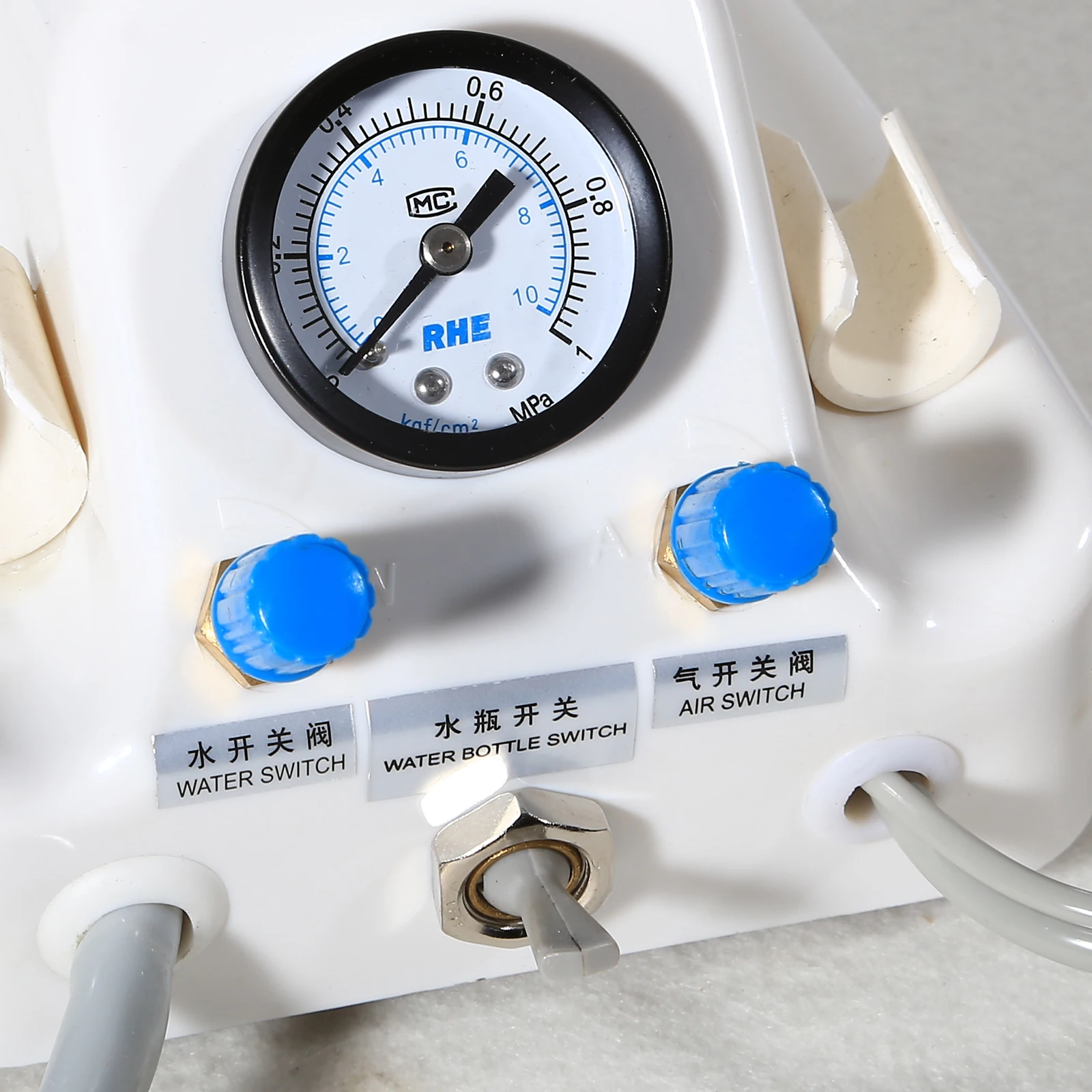 Portable Dental Air Turbine Unit Working with Compressor Triple Spray Syringe Bottle & Pedal 2/4 Holes Dentist Cleaning Tools