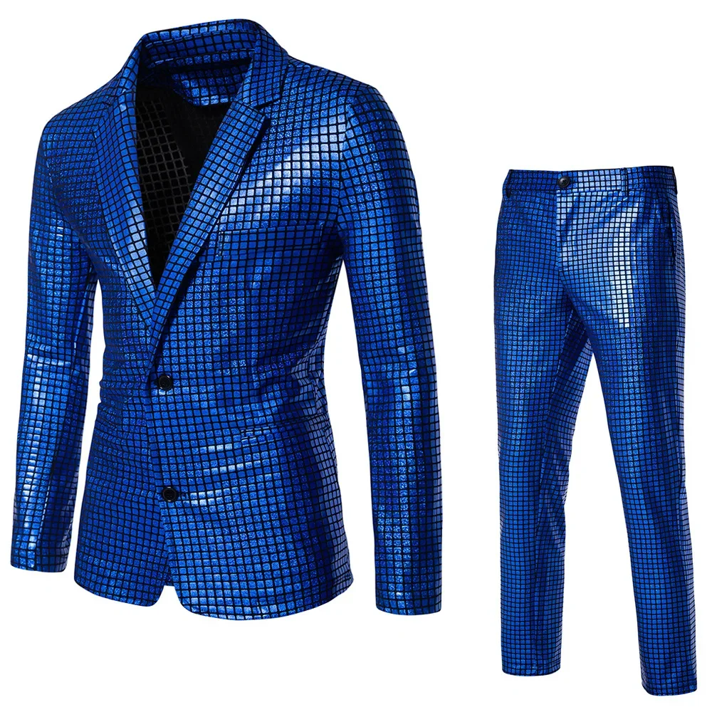 Rainbow striped men's two-piece suitwith a unique and eye-catching style,perfect for fashion shows anda must-have for trendy men