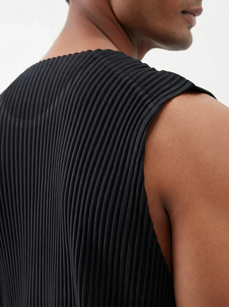 Miyake Pleated Men Sleeveless Vest Round Neck Loose Fit Casual Tank Top Japanese Minimalist Daily Wear