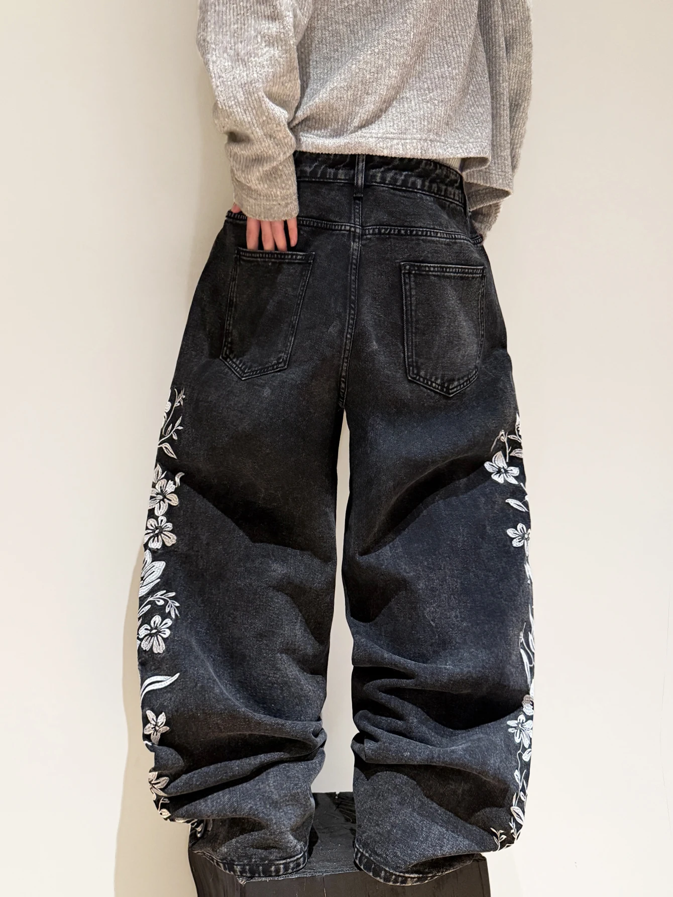 American Retro Floral Embroidery Ripped Design Black Men's Loose Jeans Washed Y2K Street Style Versatile Pants