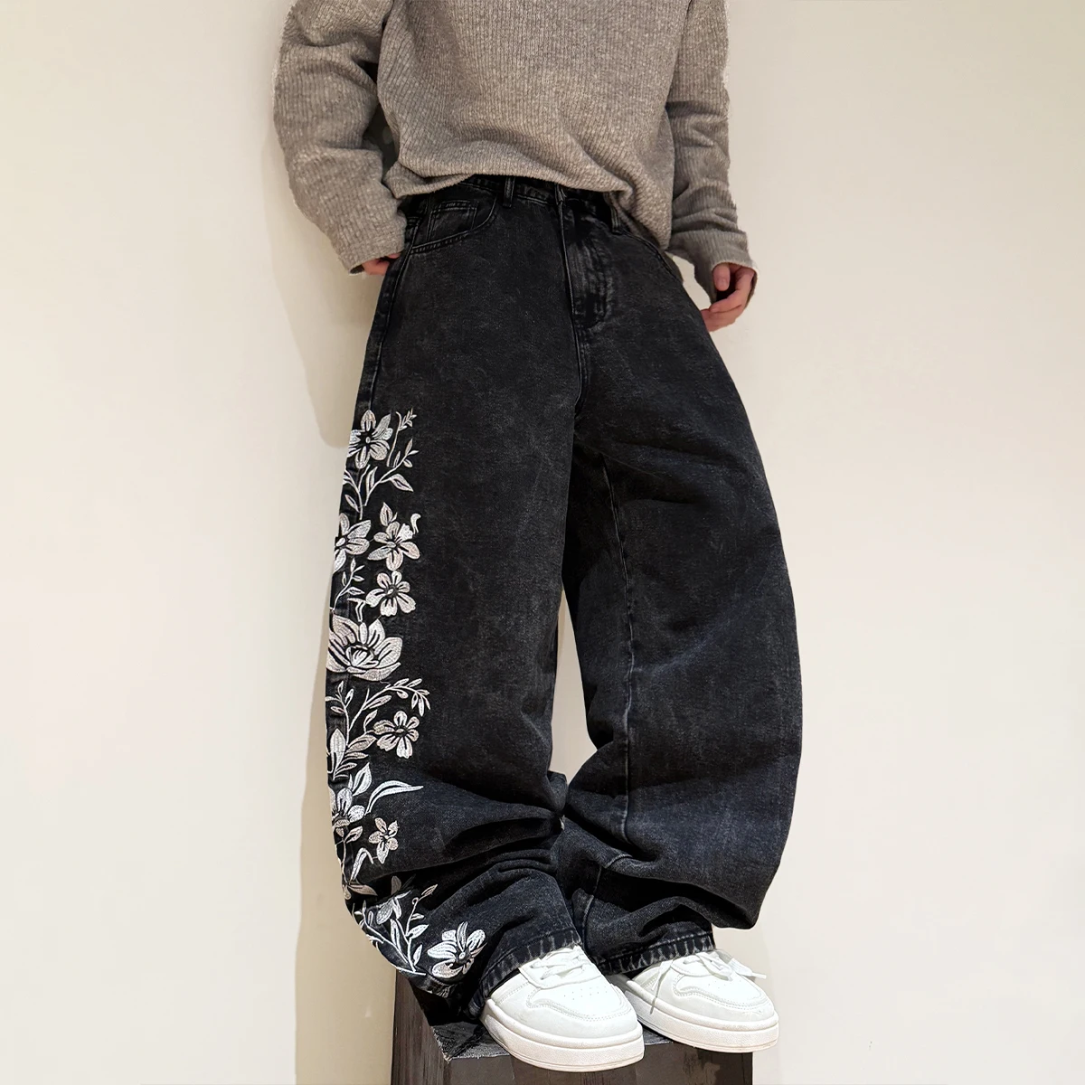 American Retro Floral Embroidery Ripped Design Black Men's Loose Jeans Washed Y2K Street Style Versatile Pants