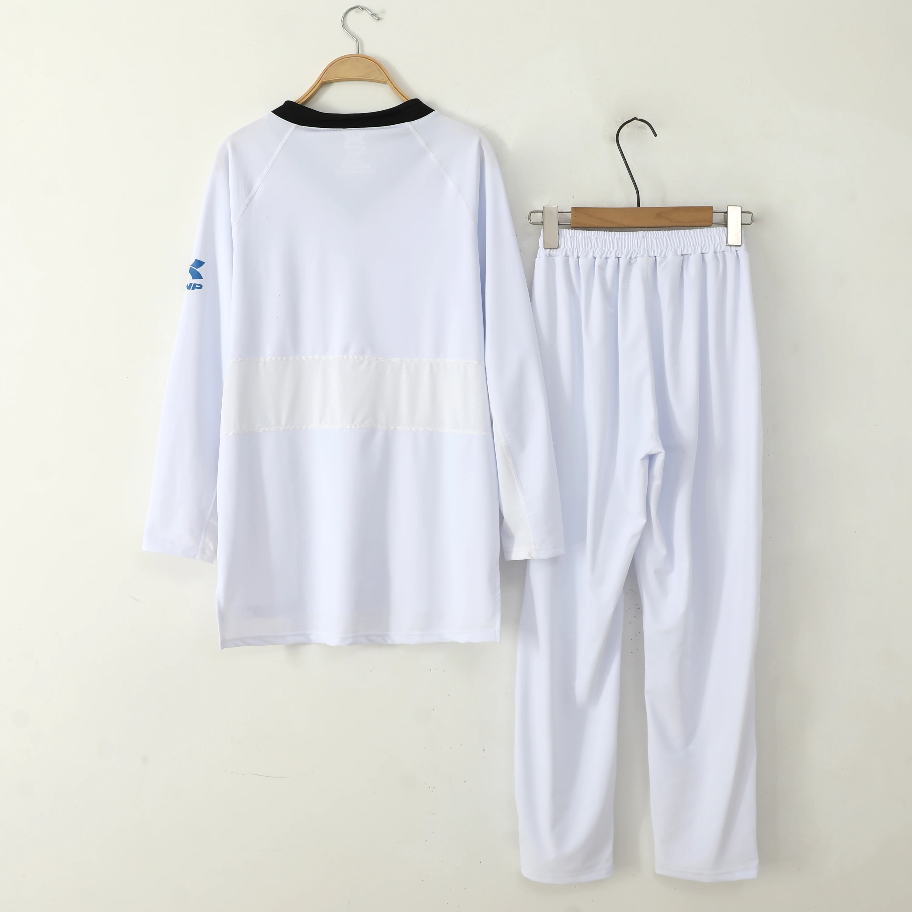 Taekwondo Competition Uniforms Feature Professional Stretch Design and Breathable Mesh Logo Prints for Both Children and Adults