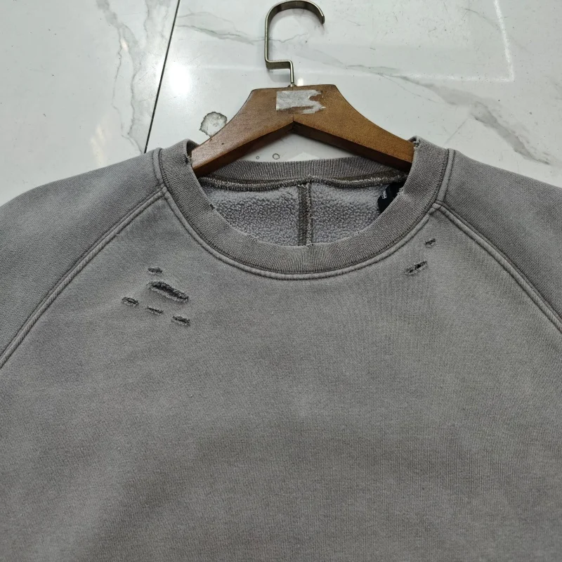 Vintage American Style Distressed Fleece Sweatshirt Men Winter Thick Loose Casual Hooded Pullover with Retro Design