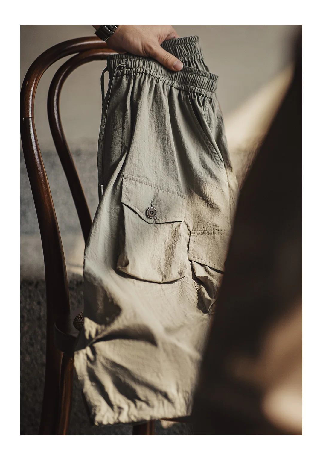 Maden Summer Men's Cargo Pants  Vintage Multiple Pockets Commuting Short Pants Elastic Waistband Knee Length Shorts