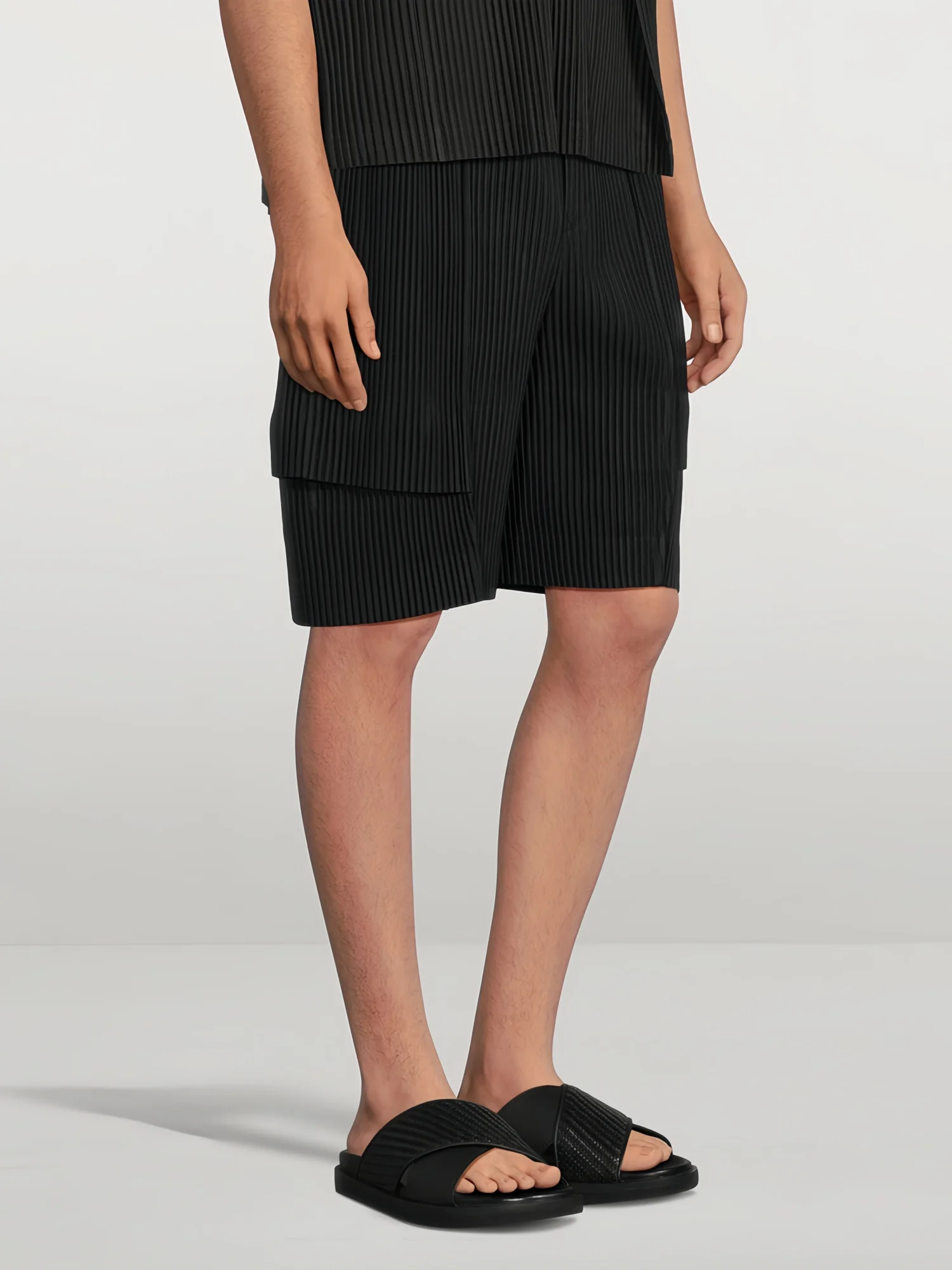Miyake Pleated Plisse Cargo Shorts Men Loose Knee Length Summer Casual Bermuda Shorts Wrinkle Resistant