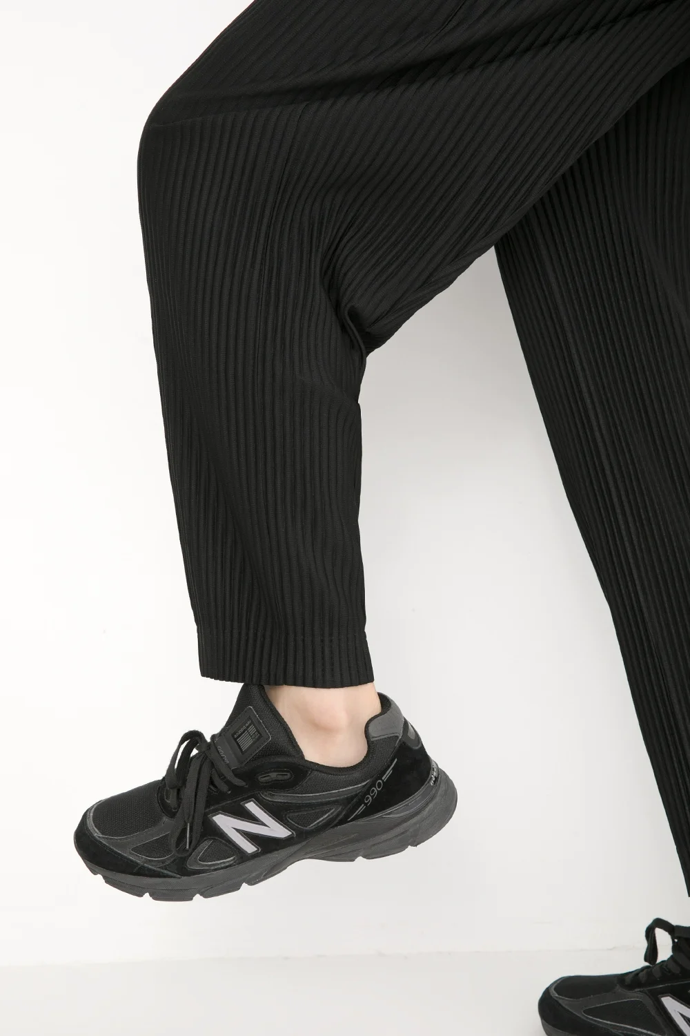 Miyake Pleated Pants Fashion Costume Japanese Streetwear Men Pants Comfortable Black Stretch Suit Pants