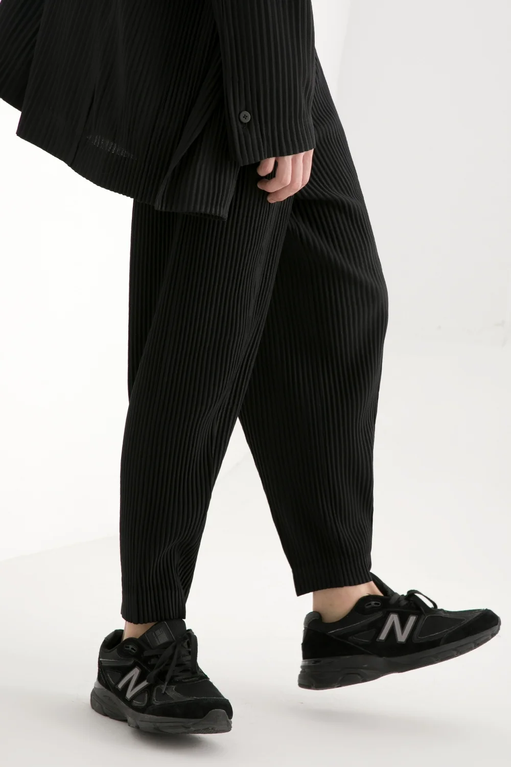 Miyake Pleated Pants Fashion Costume Japanese Streetwear Men Pants Comfortable Black Stretch Suit Pants