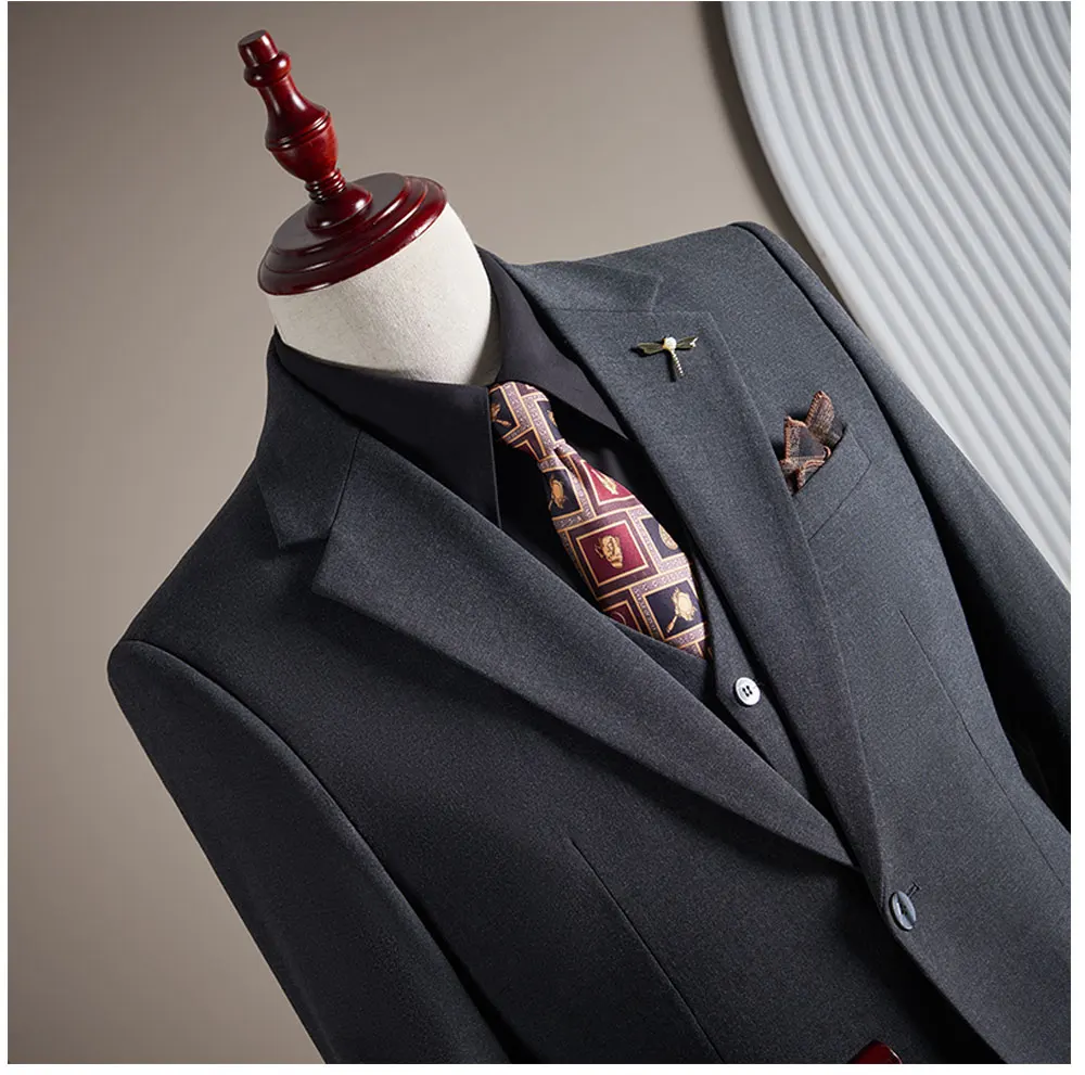 High-quality, Fashionable and Stylish Plus-size Men's Solid-color Suit Set, Men's Three-piece Set, One-button Casual Suit
