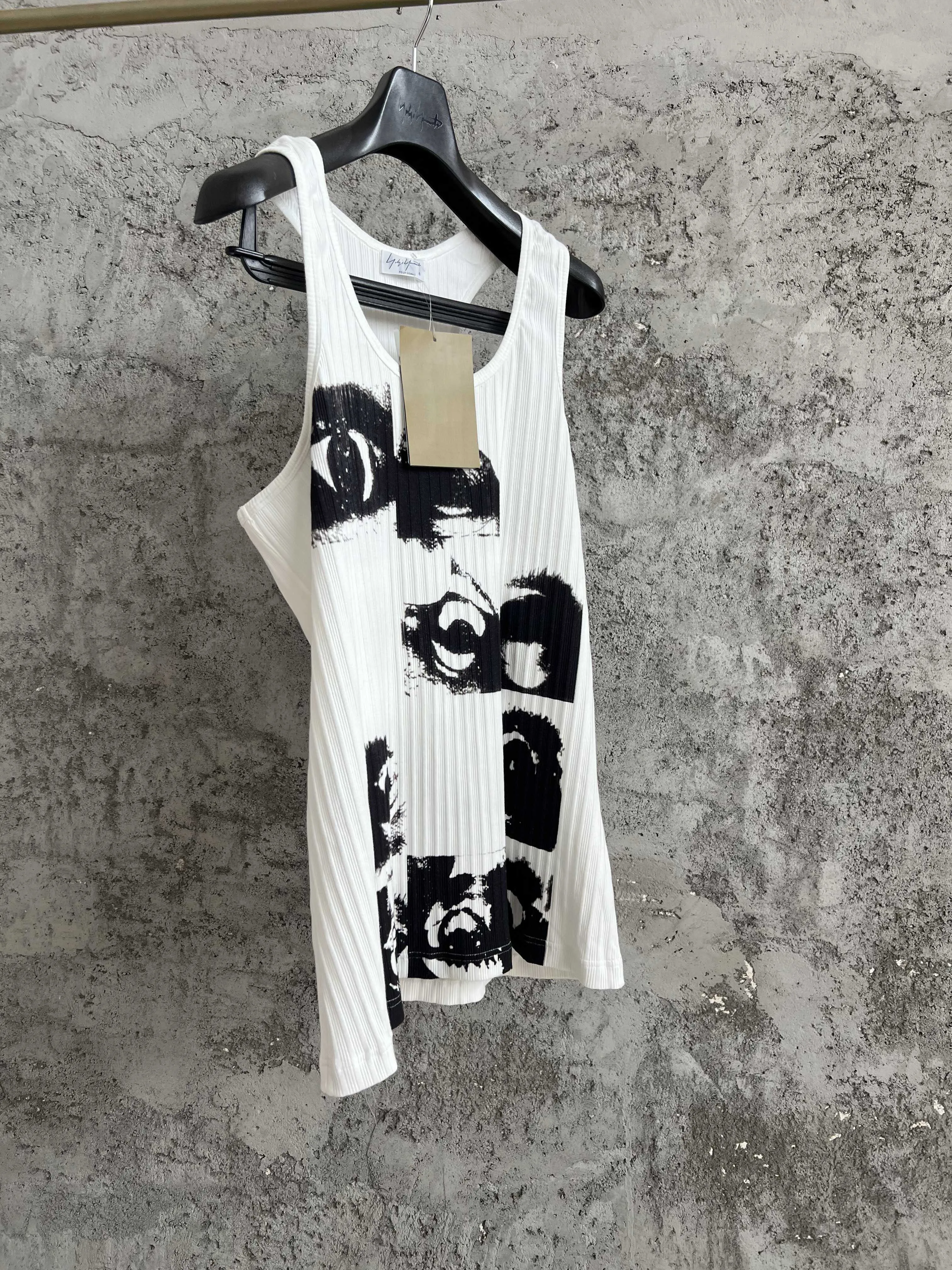 A white original design men's round-neck sweatshirt with eye print, made of pure cotton tank top