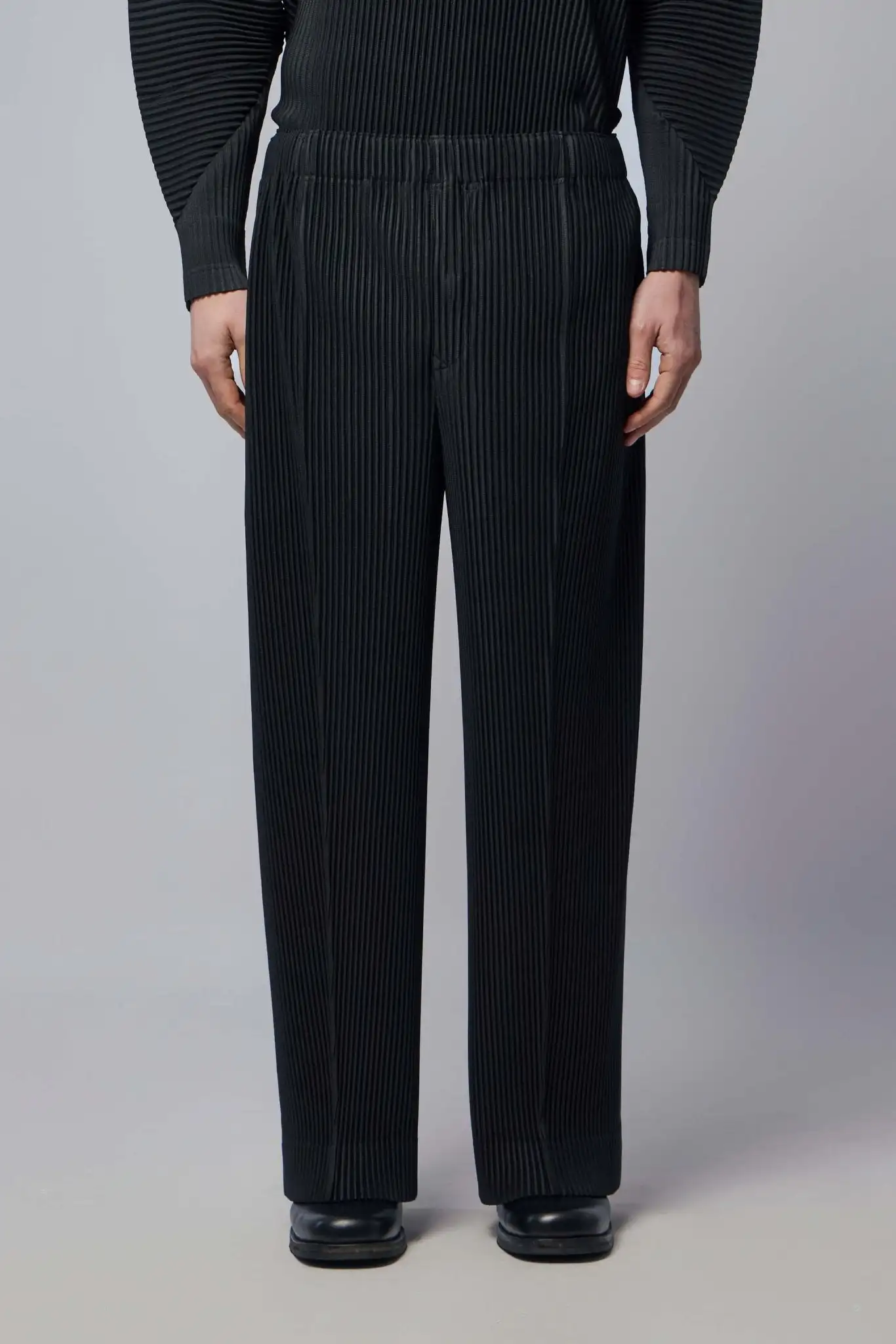 Miyake Pleated Wide Leg Pants Men Elastic Waist Straight Trousers With Side Pockets Wrinkle Resistant Japanese Minimalist