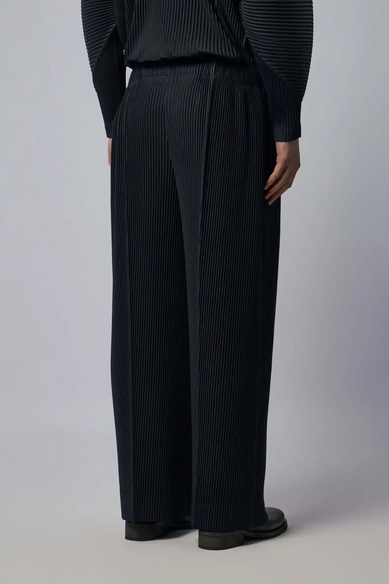 Miyake Pleated Wide Leg Pants Men Elastic Waist Straight Trousers With Side Pockets Wrinkle Resistant Japanese Minimalist