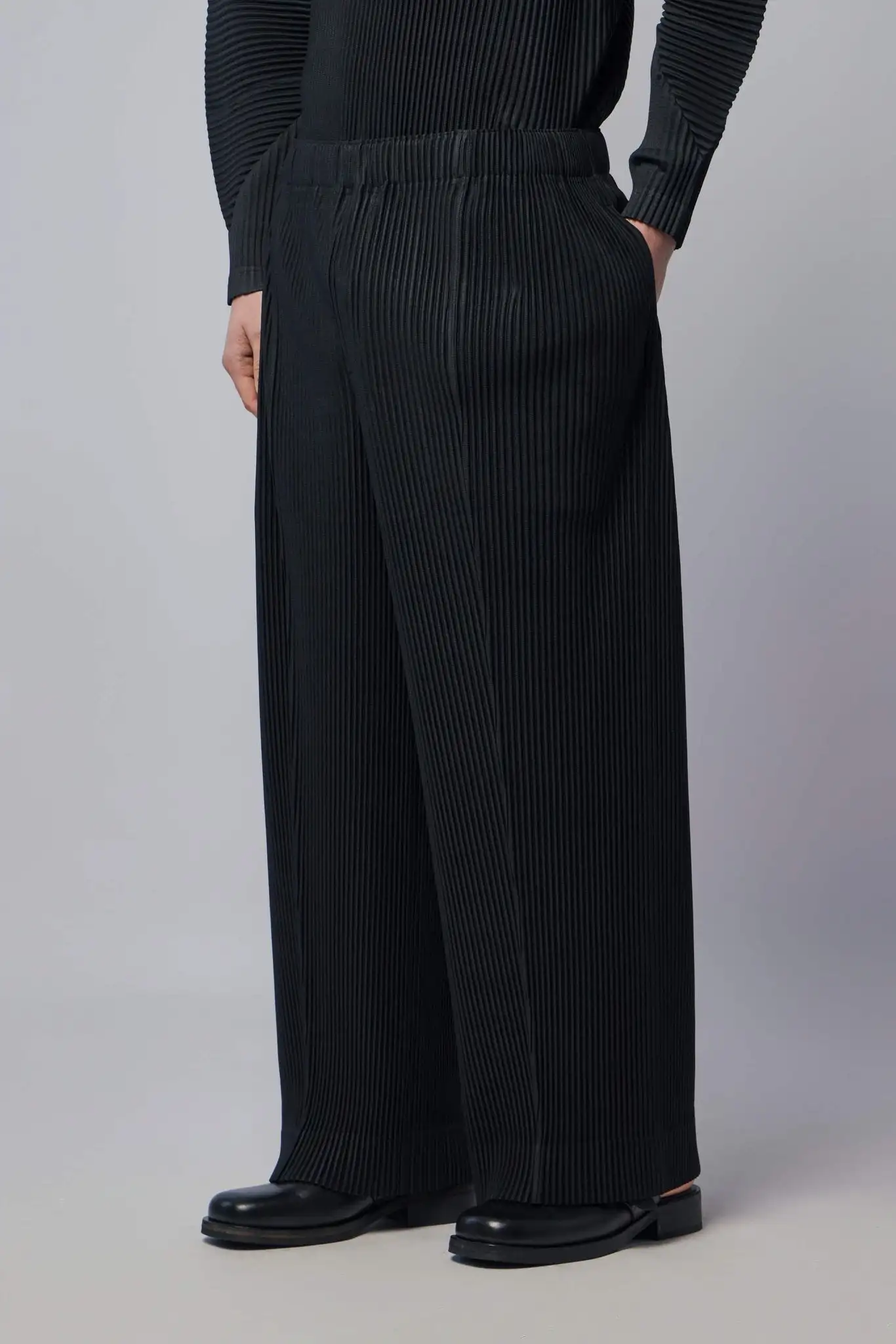 Miyake Pleated Wide Leg Pants Men Elastic Waist Straight Trousers With Side Pockets Wrinkle Resistant Japanese Minimalist