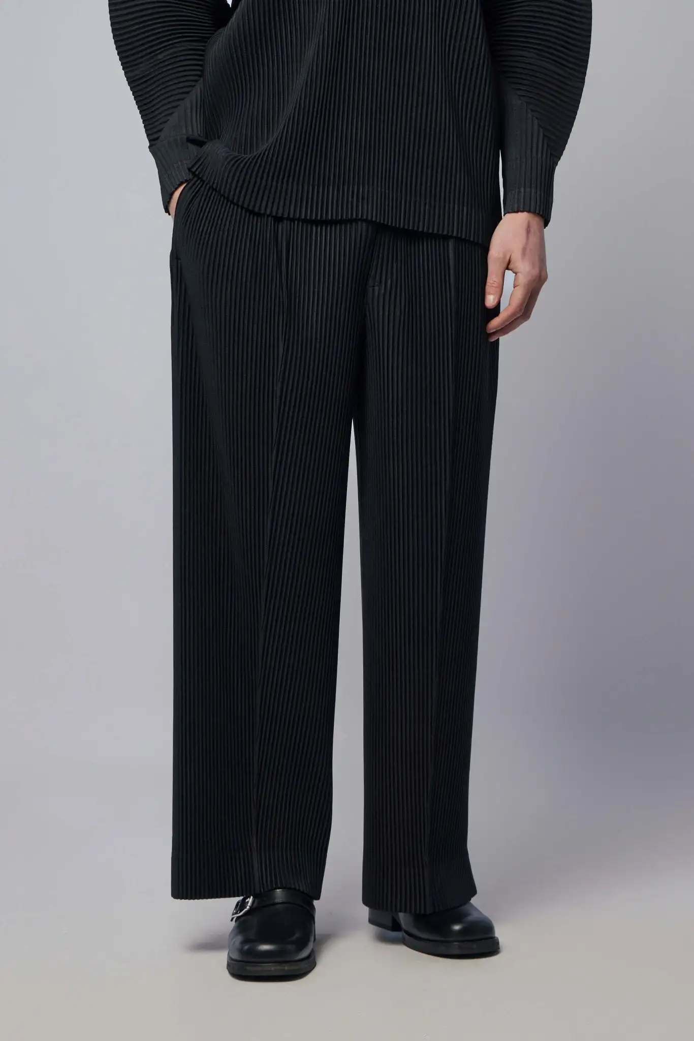 Miyake Pleated Wide Leg Pants Men Elastic Waist Straight Trousers With Side Pockets Wrinkle Resistant Japanese Minimalist