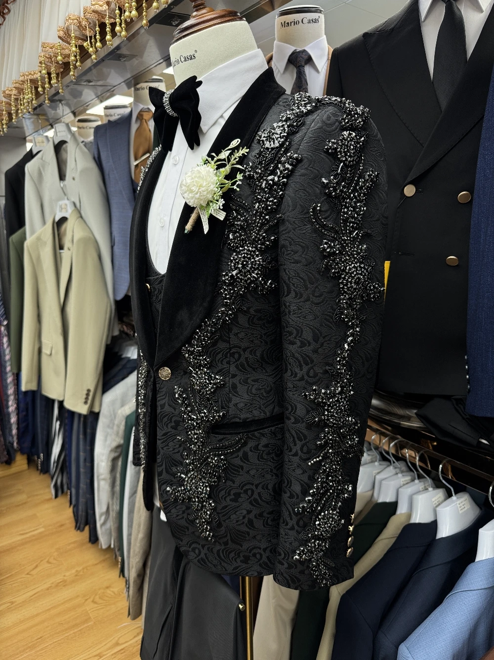 Premium Jacquard Beaded Tuxedo Chic Velvet Collar Luxurious Men's Suit Three Pieces Dancing Fashionable Shawl Lapel For Grooms