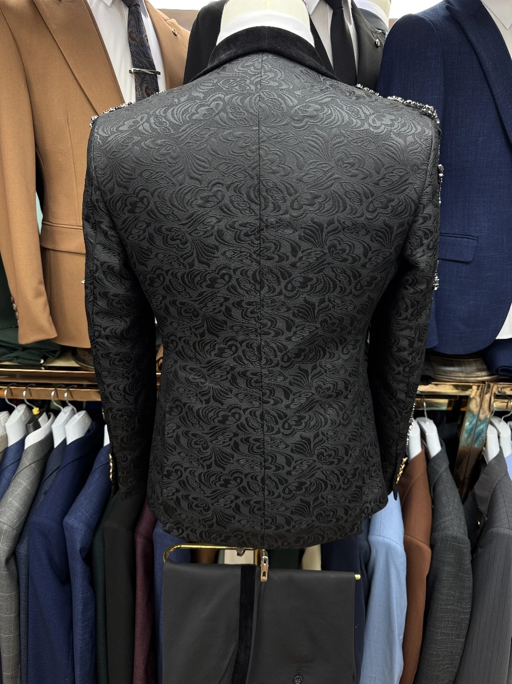 Premium Jacquard Beaded Tuxedo Chic Velvet Collar Luxurious Men's Suit Three Pieces Dancing Fashionable Shawl Lapel For Grooms