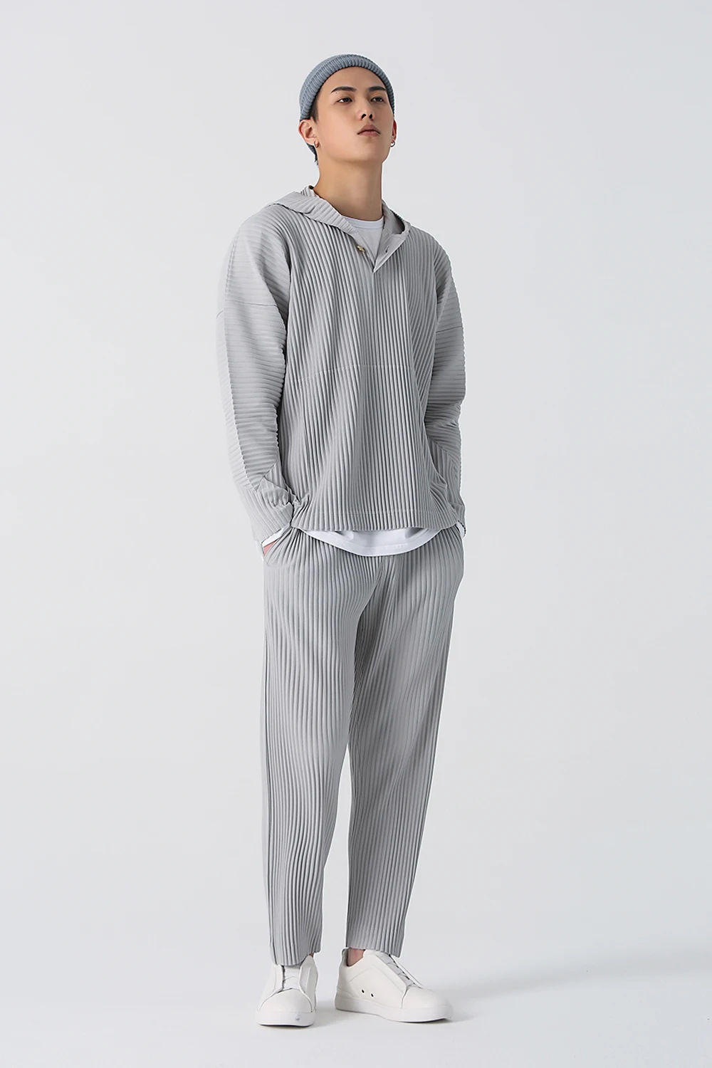 Miyake Pleated Pants Men Elastic Waist Loose Straight Casual Trousers with Side Pockets Wrinkle Resistant Dress Pants