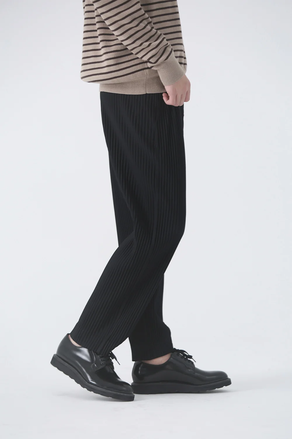Miyake Pleated Pants Men Elastic Waist Loose Straight Casual Trousers with Side Pockets Wrinkle Resistant Dress Pants