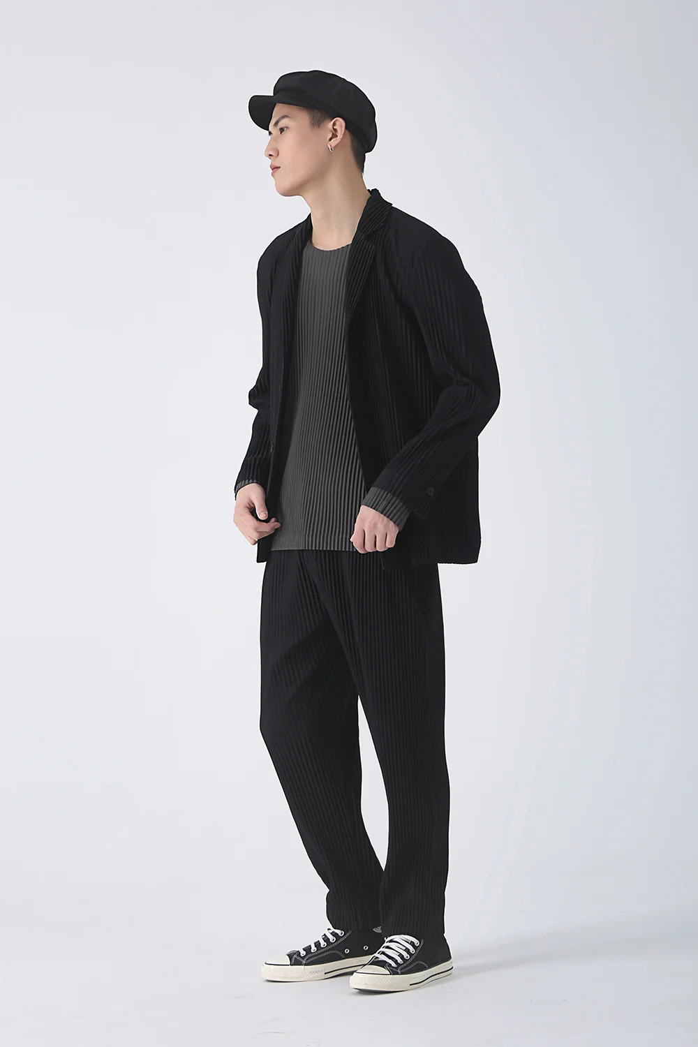 Miyake Pleated Pants Men Elastic Waist Loose Straight Casual Trousers with Side Pockets Wrinkle Resistant Dress Pants
