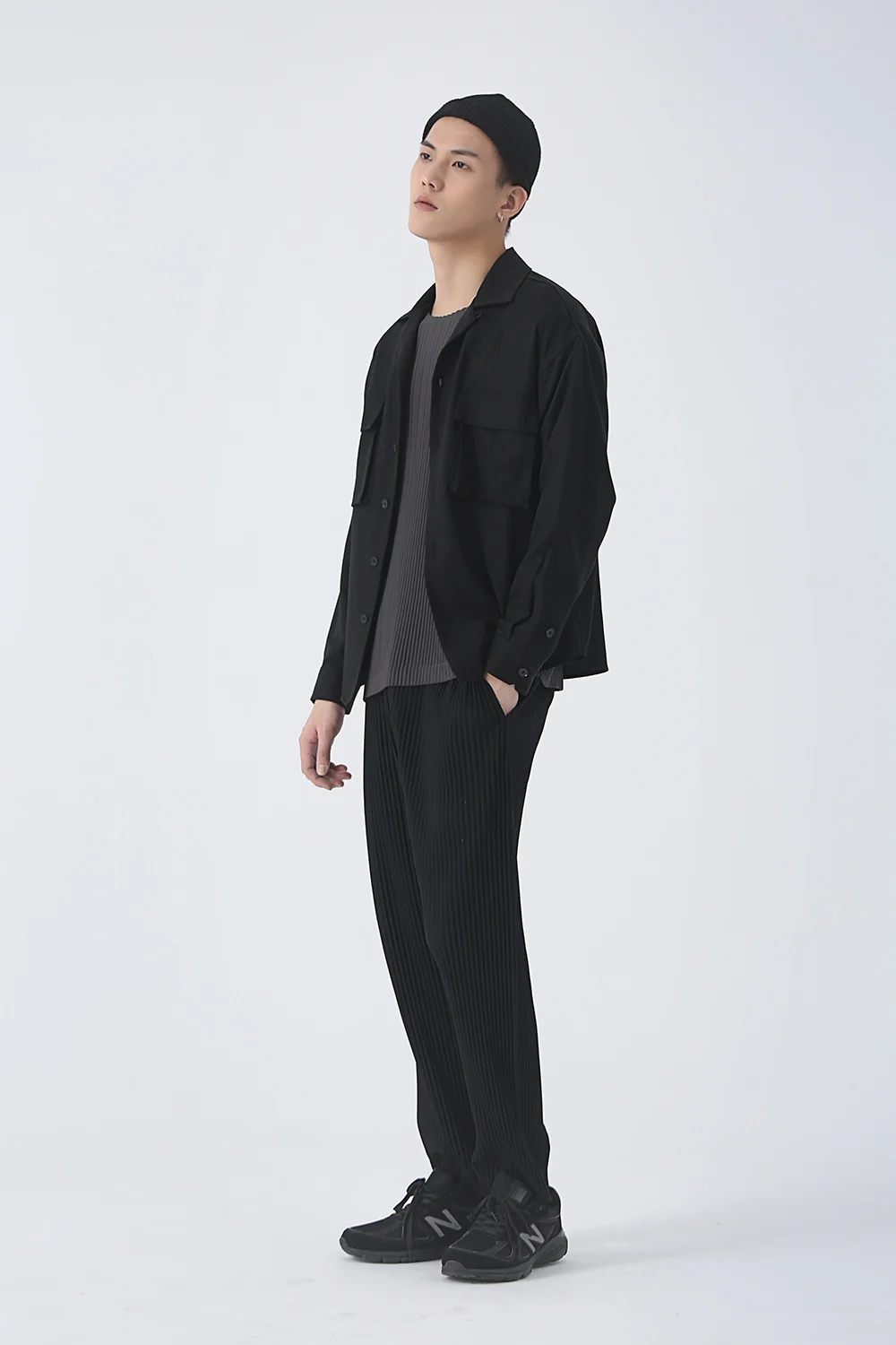 Miyake Pleated Pants Men Elastic Waist Loose Straight Casual Trousers with Side Pockets Wrinkle Resistant Dress Pants