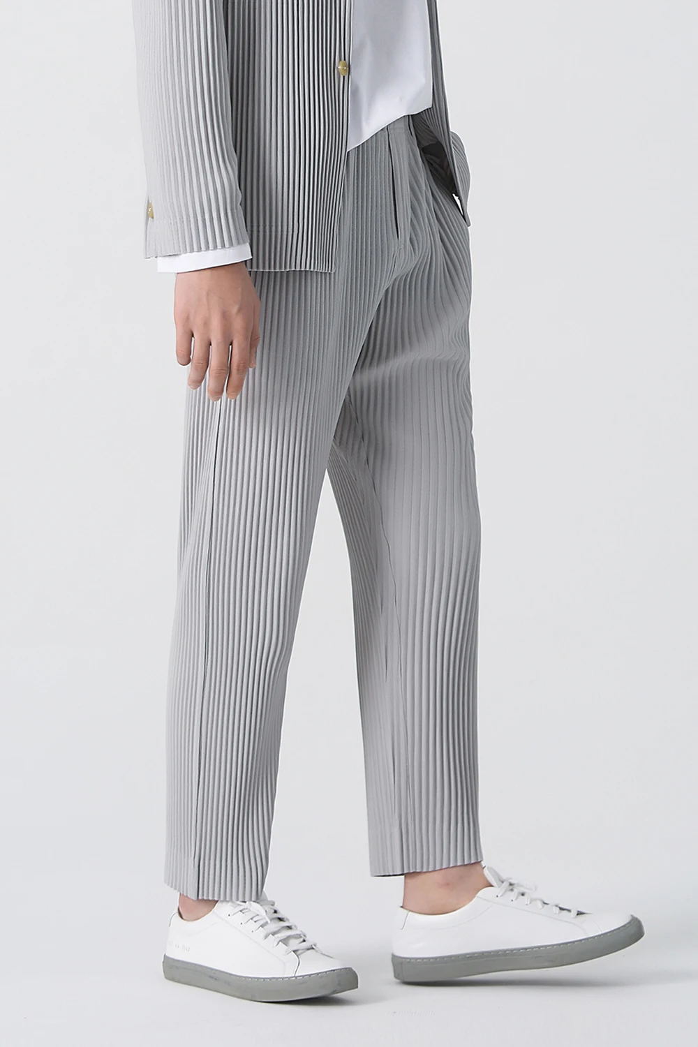 Miyake Pleated Pants Men Elastic Waist Loose Straight Casual Trousers with Side Pockets Wrinkle Resistant Dress Pants