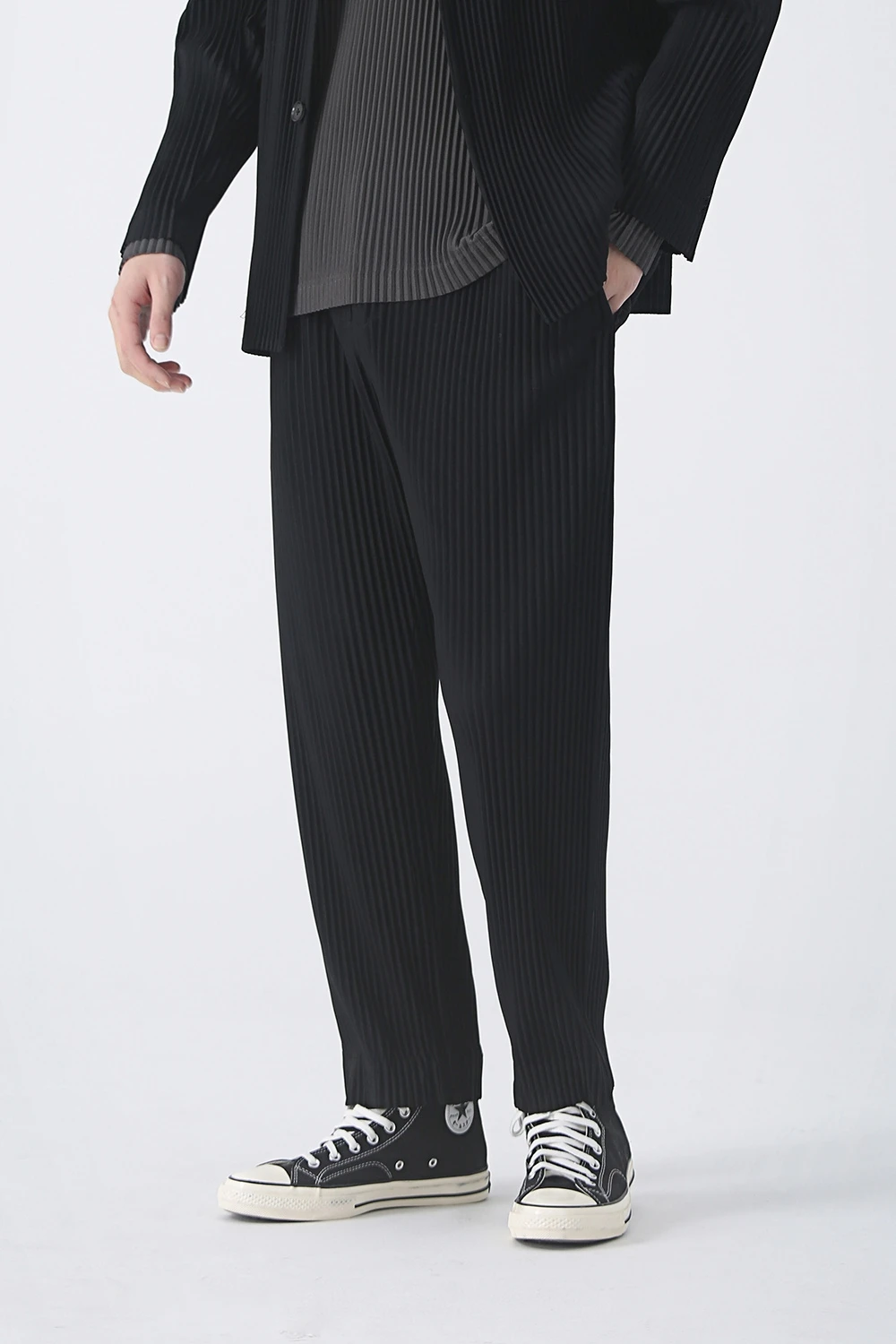 Miyake Pleated Pants Men Elastic Waist Loose Straight Casual Trousers with Side Pockets Wrinkle Resistant Dress Pants