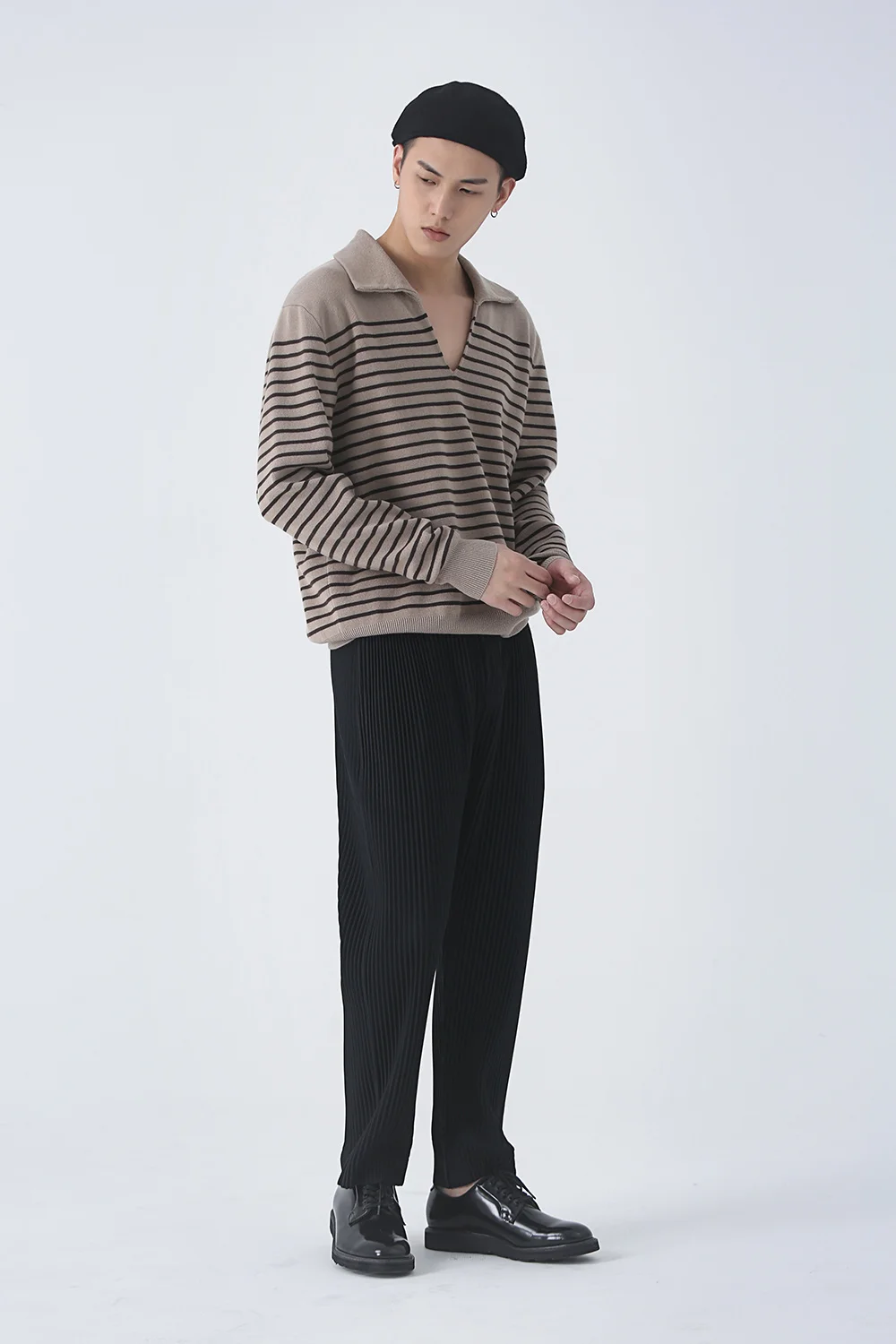 Miyake Pleated Pants Men Elastic Waist Loose Straight Casual Trousers with Side Pockets Wrinkle Resistant Dress Pants