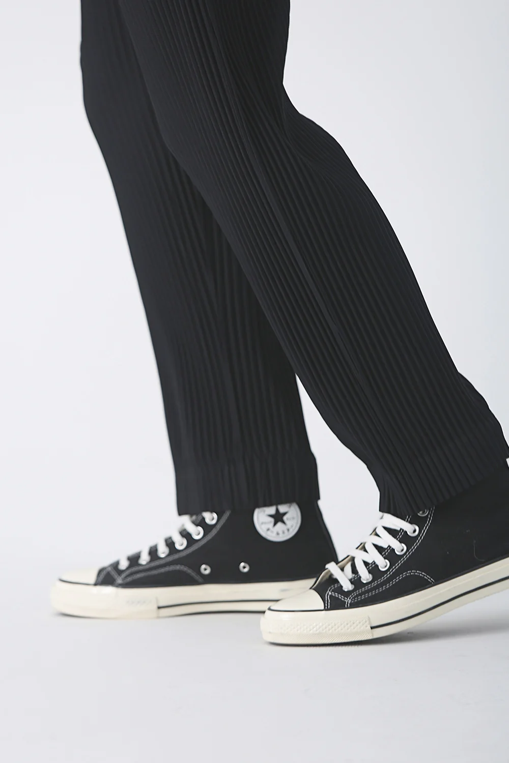 Miyake Pleated Pants Men Elastic Waist Loose Straight Casual Trousers with Side Pockets Wrinkle Resistant Dress Pants