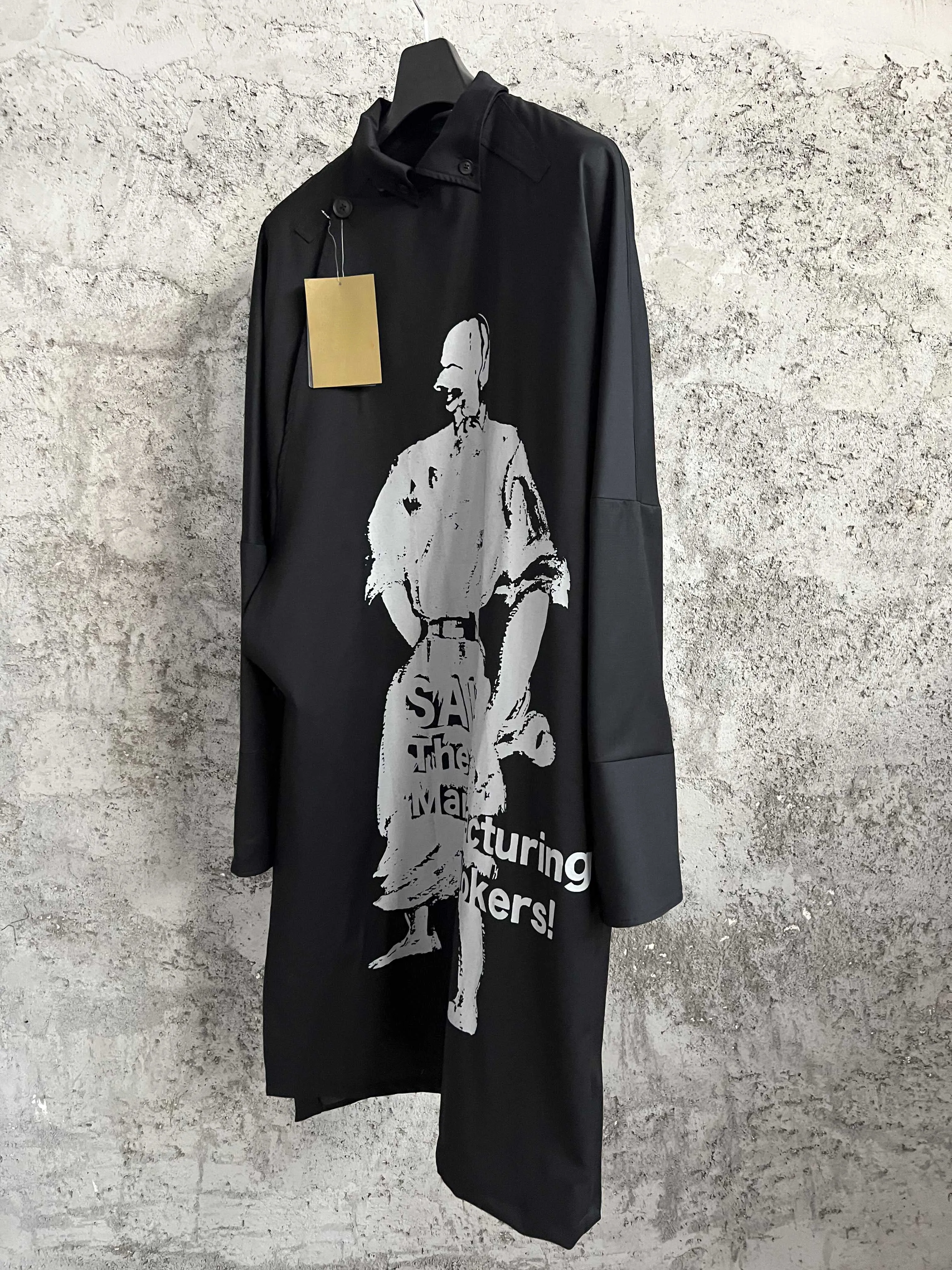 A Chinese-style coat with bow buttons and LACES designed by Nordic designers