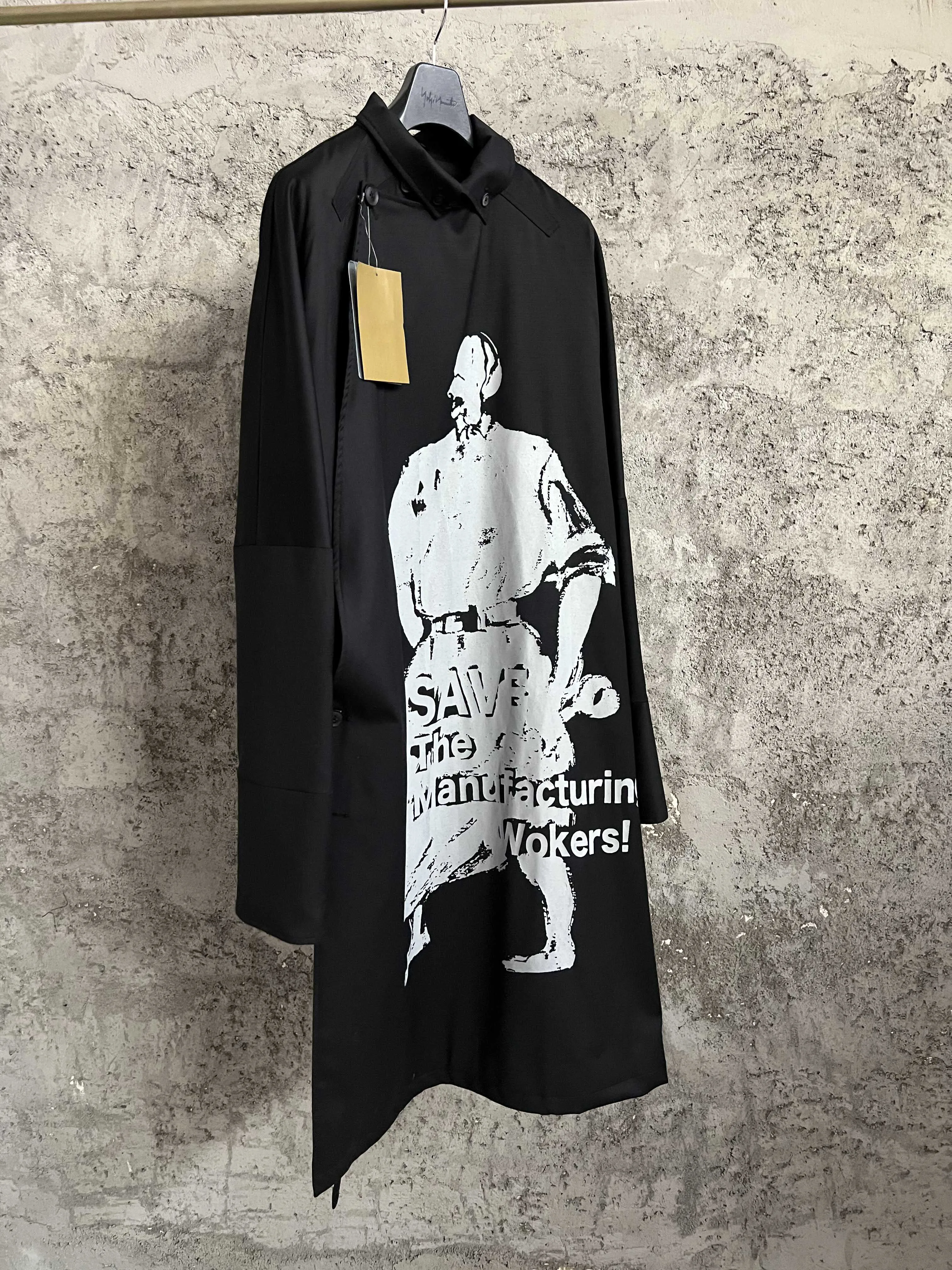 A Chinese-style coat with bow buttons and LACES designed by Nordic designers
