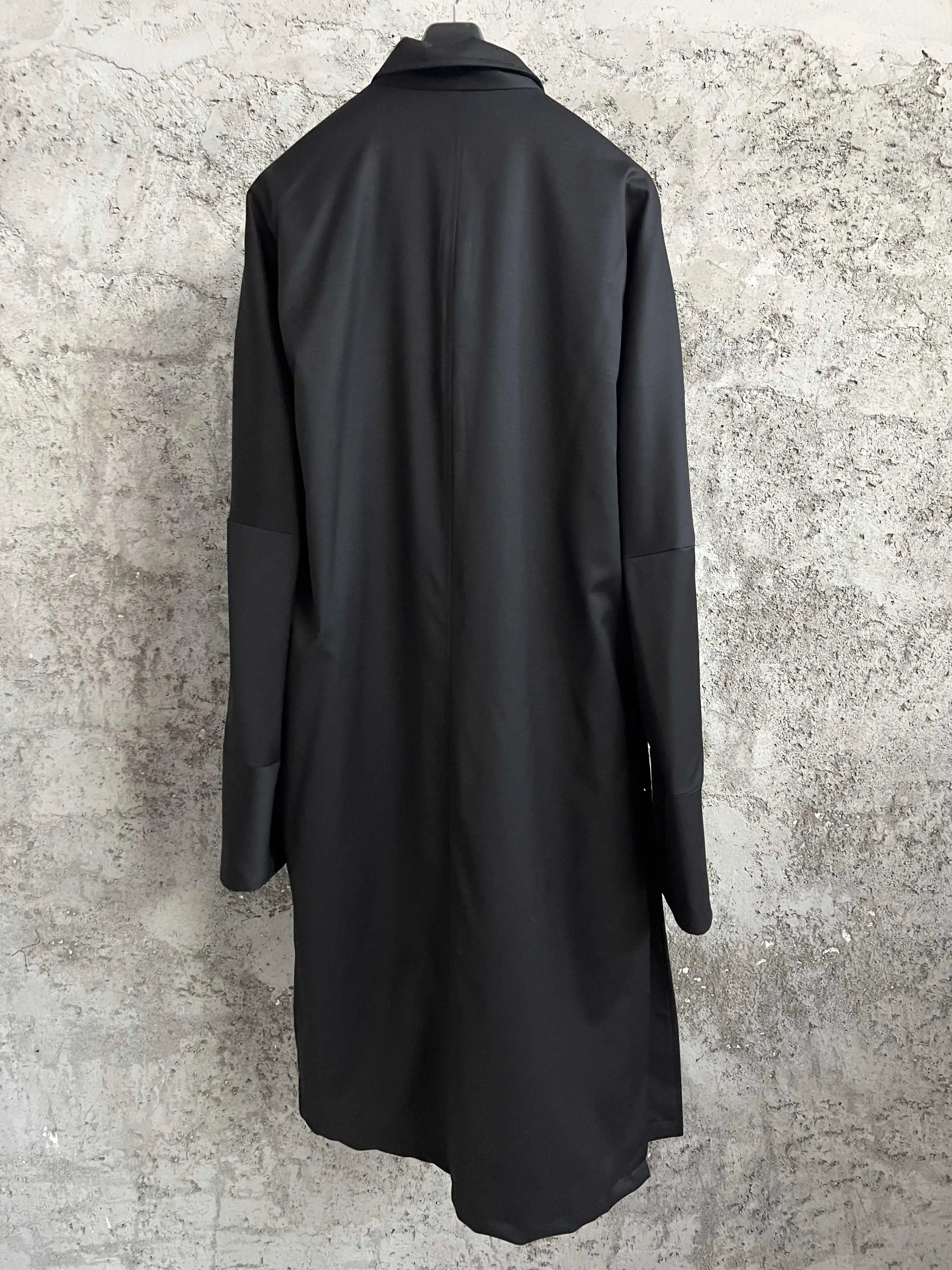 A Chinese-style coat with bow buttons and LACES designed by Nordic designers