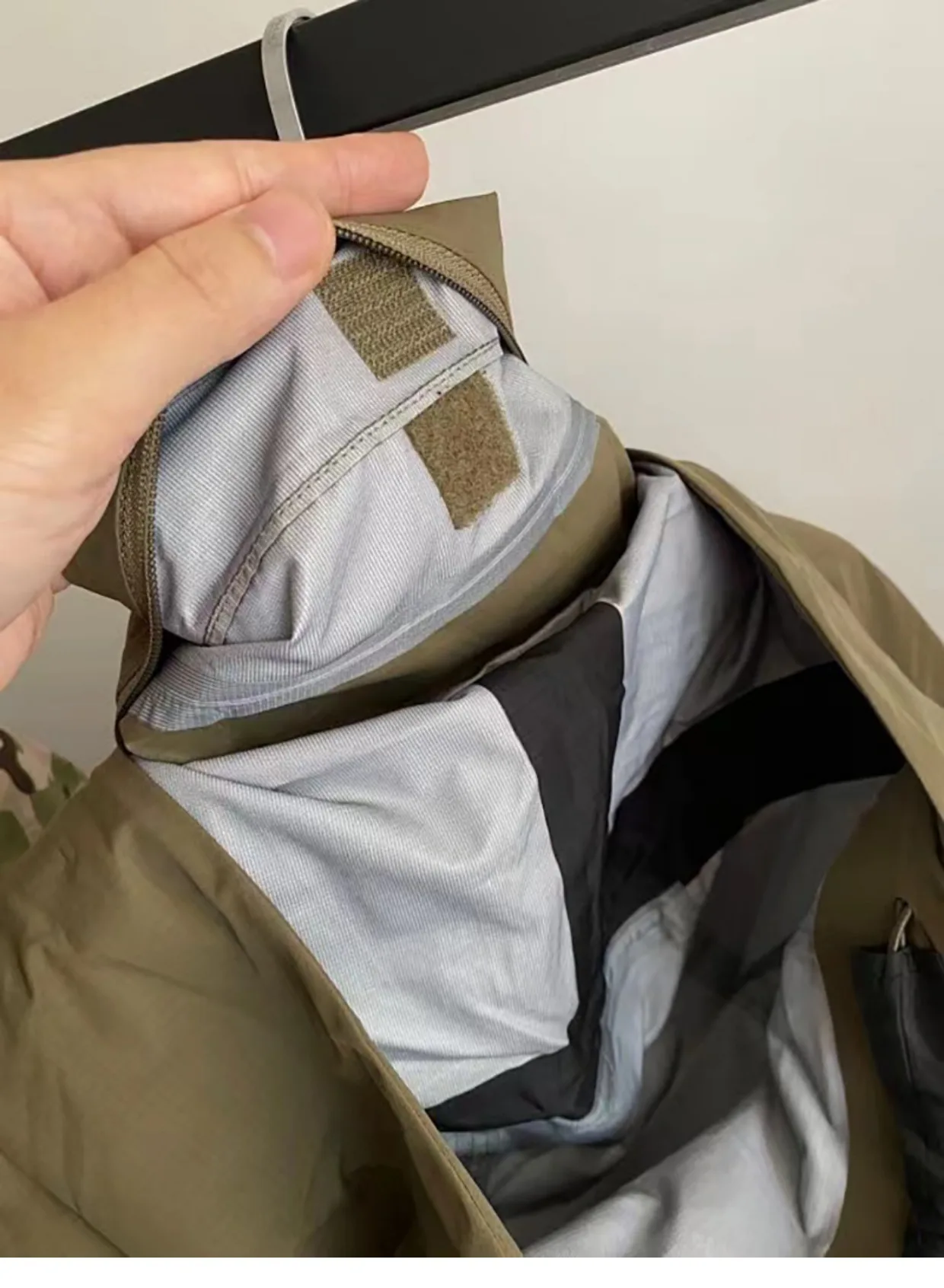 ARC Outdoor Hardshell Waterproof Jumper Men - Suitable for Sports, Hiking, Fishing, Cycling, with Rubberized Windproof Lining