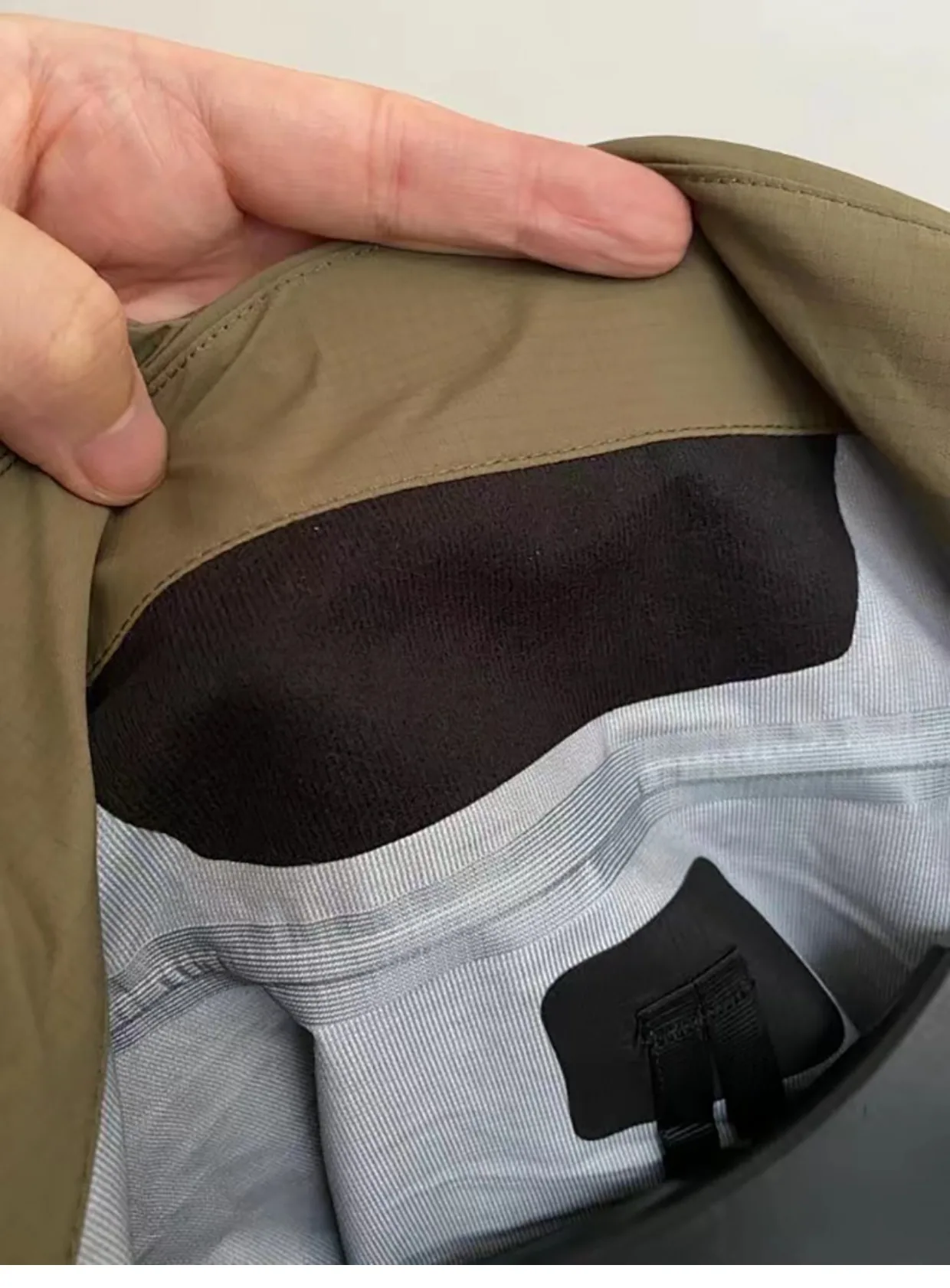 ARC Outdoor Hardshell Waterproof Jumper Men - Suitable for Sports, Hiking, Fishing, Cycling, with Rubberized Windproof Lining