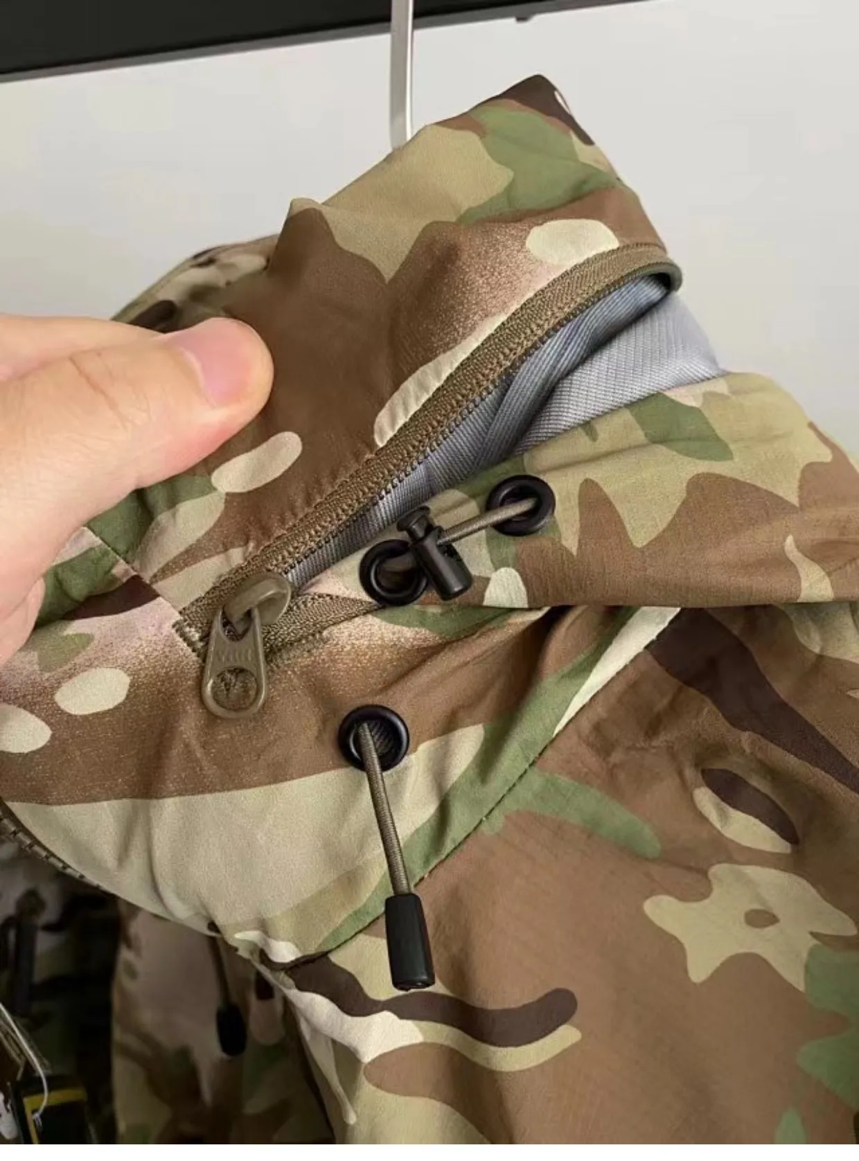 ARC Outdoor Hardshell Waterproof Jumper Men - Suitable for Sports, Hiking, Fishing, Cycling, with Rubberized Windproof Lining