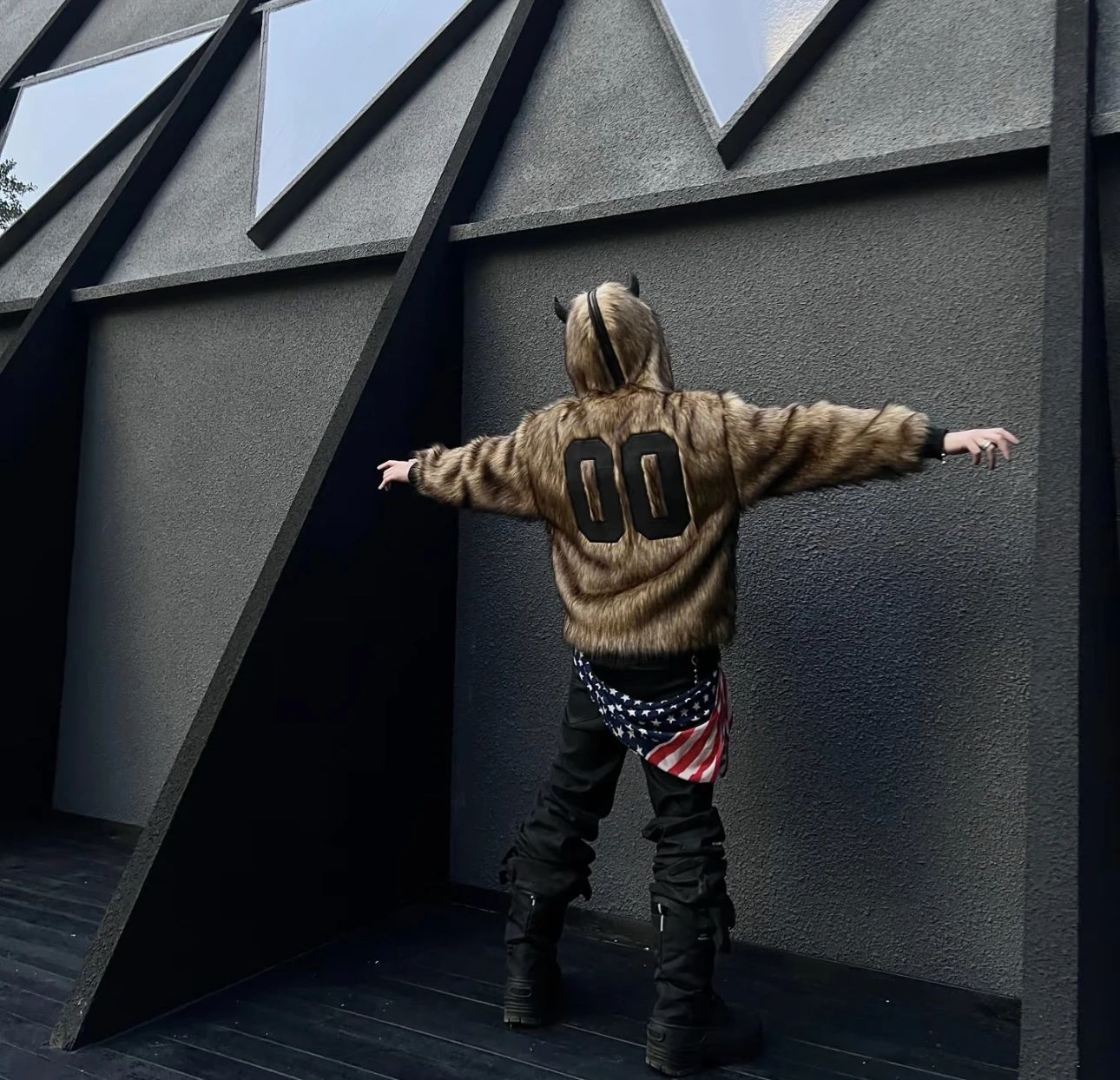 Mauroicardi Autumn Winter Cool Short Thick Warm dark Academia Emo Clothes Devil Faux Fur Coat Men with Hood Fluffy Jacket 2025