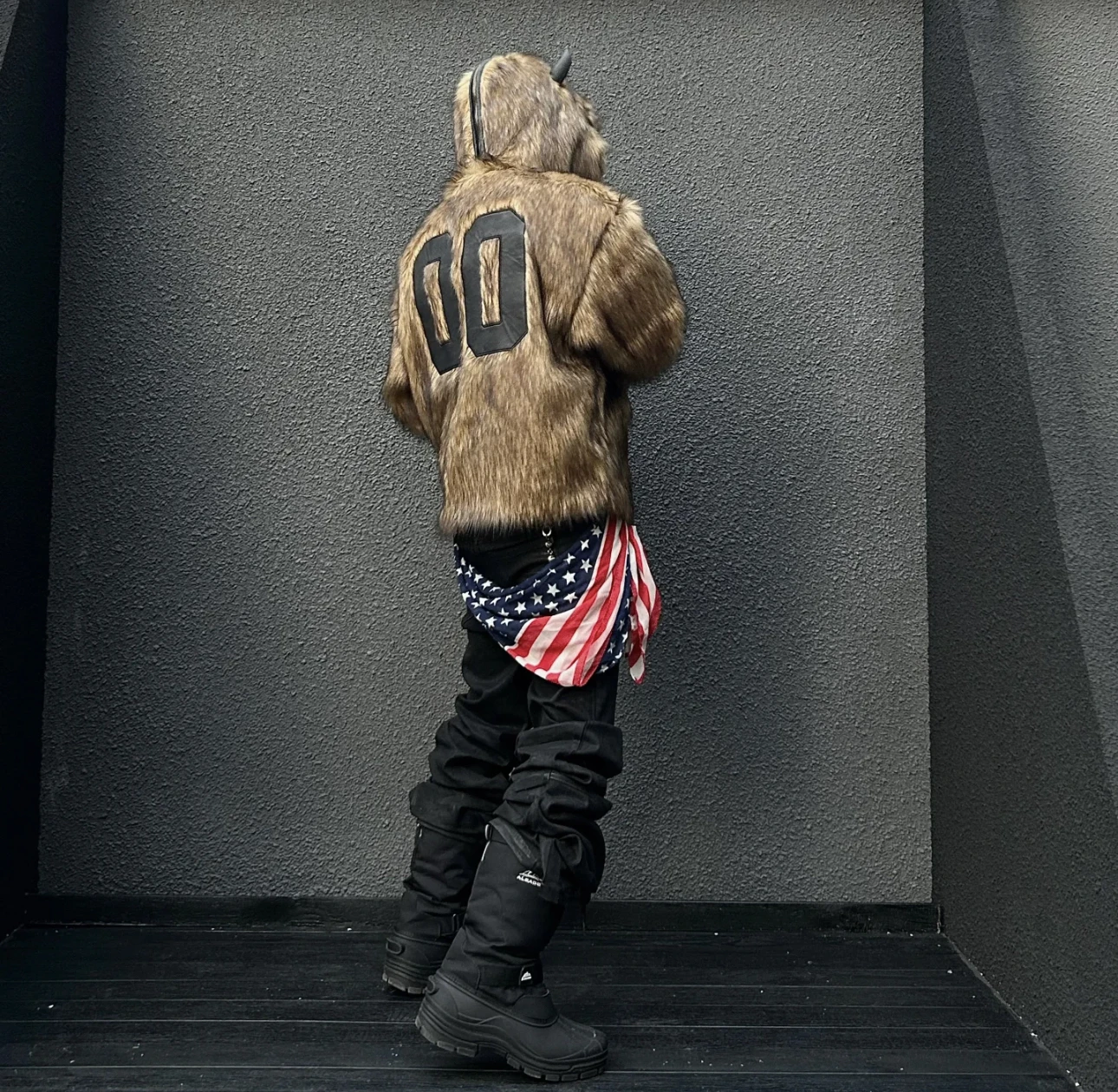 Mauroicardi Autumn Winter Cool Short Thick Warm dark Academia Emo Clothes Devil Faux Fur Coat Men with Hood Fluffy Jacket 2025