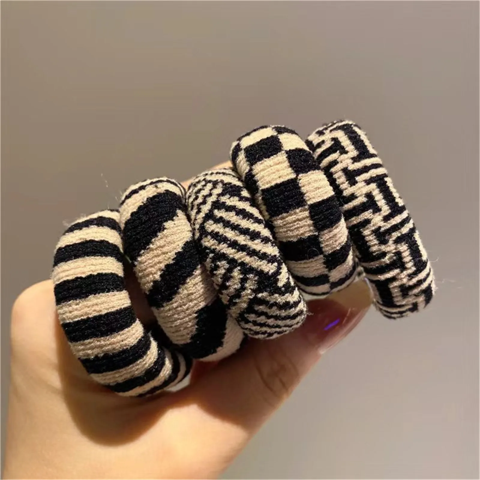 5Pcs Korean High-Elasticity Seamless Hair Ties,Black and White Checkered Traceless Hair Ring,Simple and Durable Thick Hair Bands