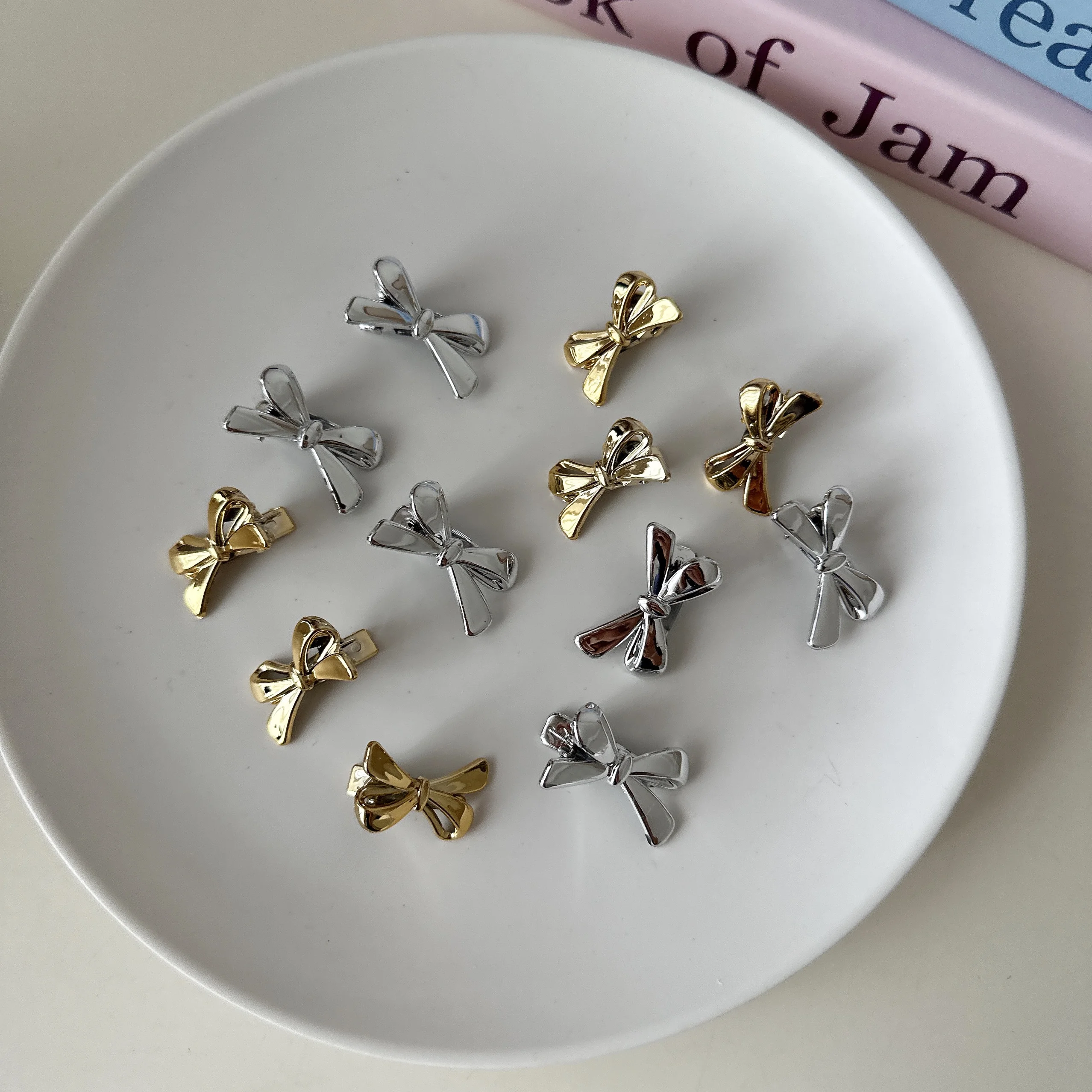 6Pcs/set of Women's New Golden Bow Mini Hairpins, Sweet and Cool Girl Bangs Hairpins and Hair Accessories