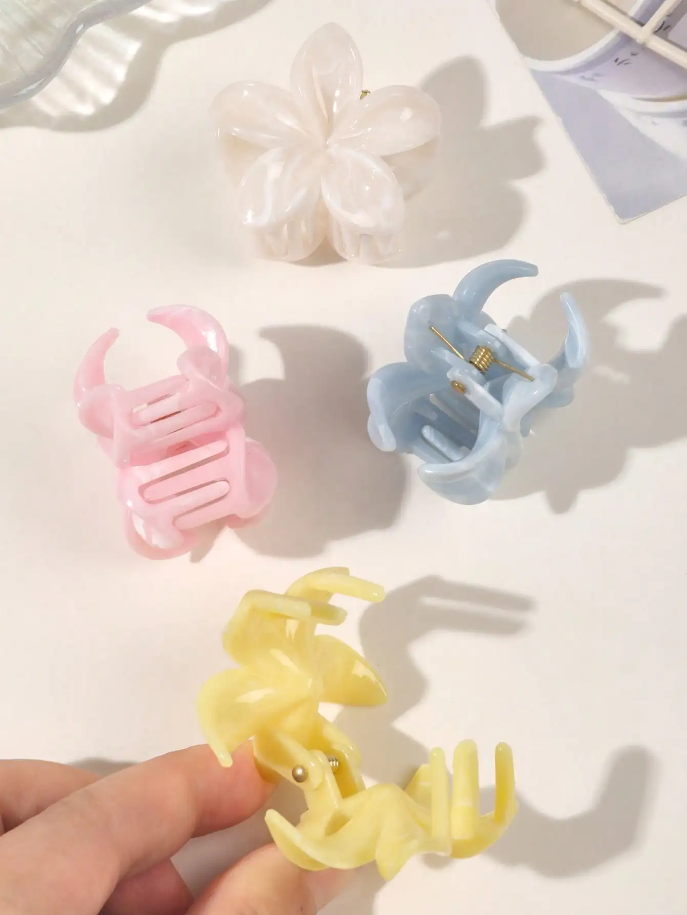 4Pcs Multicolor Flower Hair Claw Clips for Women Girls Nonslip Cute Fashion Hair Accessories Small Hairpin Crab Barrette Style