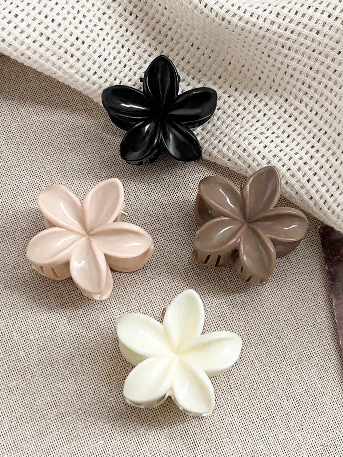 4Pcs Multicolor Flower Hair Claw Clips for Women Girls Nonslip Cute Fashion Hair Accessories Small Hairpin Crab Barrette Style