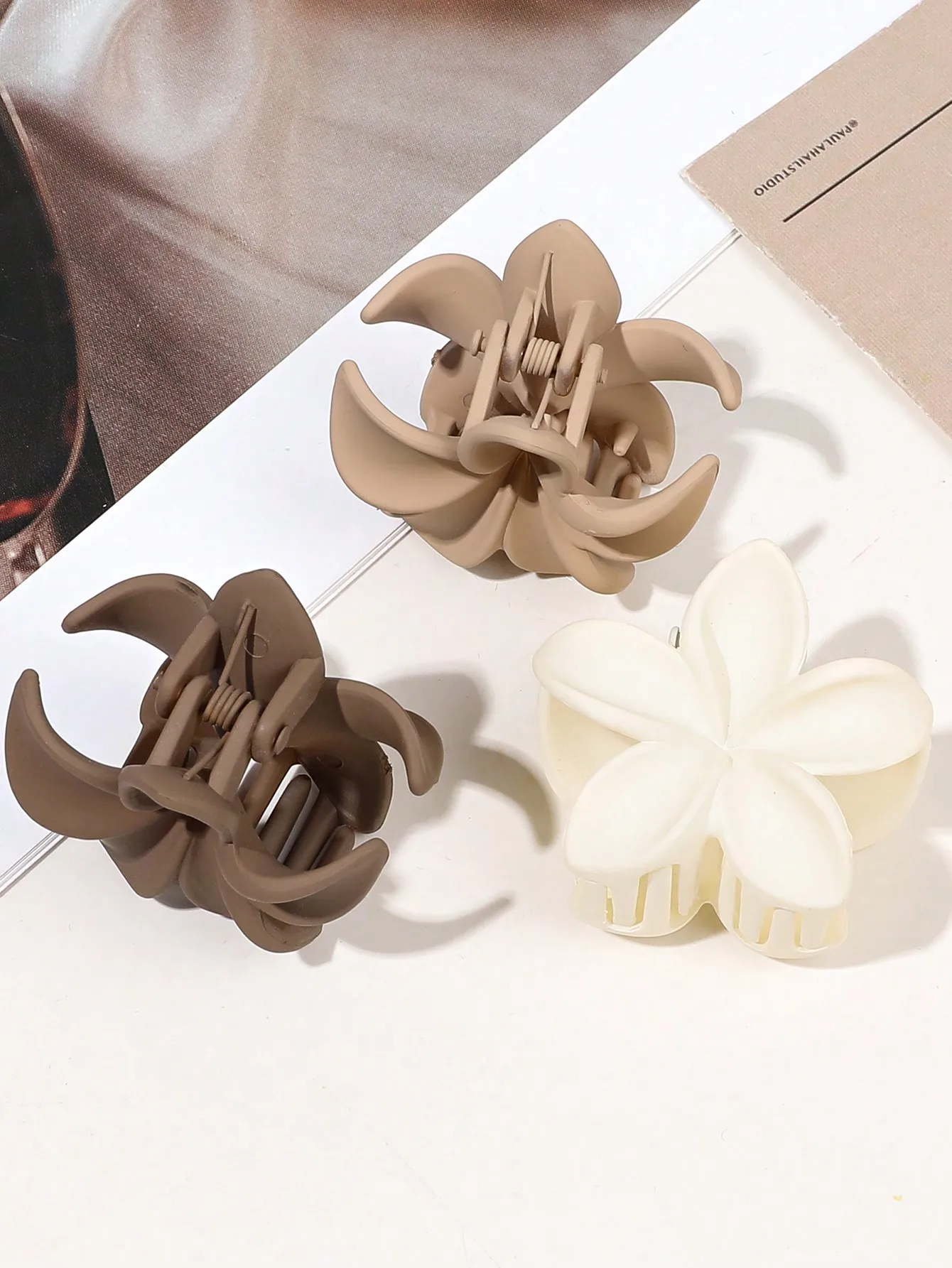 4Pcs Multicolor Flower Hair Claw Clips for Women Girls Nonslip Cute Fashion Hair Accessories Small Hairpin Crab Barrette Style