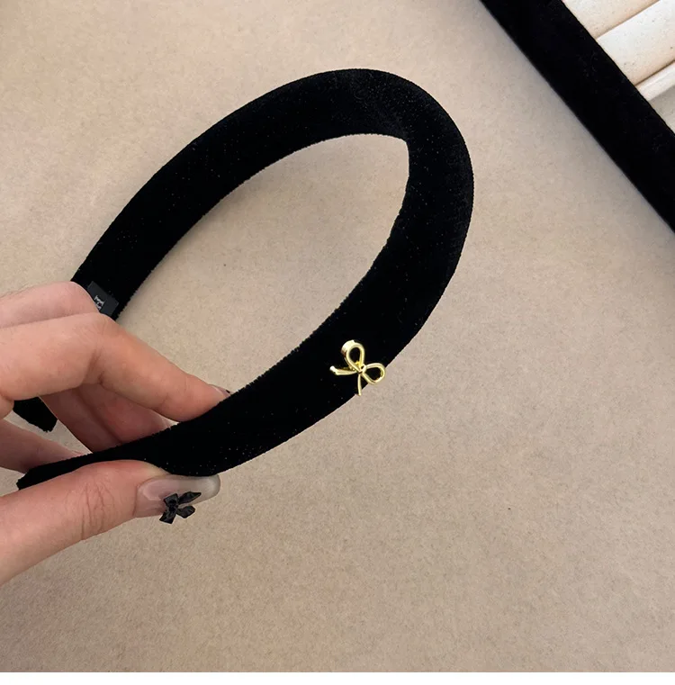 Korean autumn winter atmosphere headband women's 2024 new high cranial top velvet headband high sense retro hair accessories