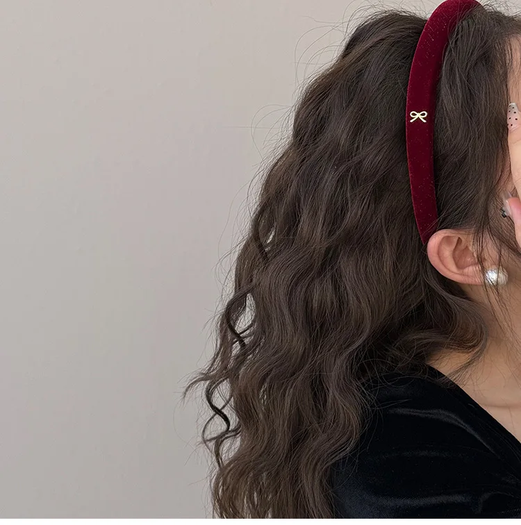 Korean autumn winter atmosphere headband women's 2024 new high cranial top velvet headband high sense retro hair accessories