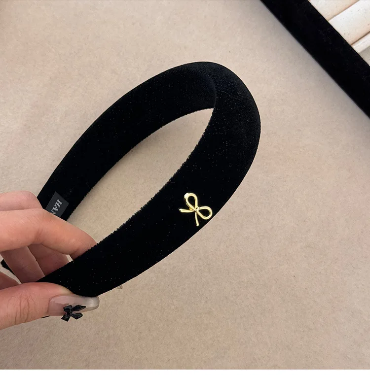 Korean autumn winter atmosphere headband women's 2024 new high cranial top velvet headband high sense retro hair accessories