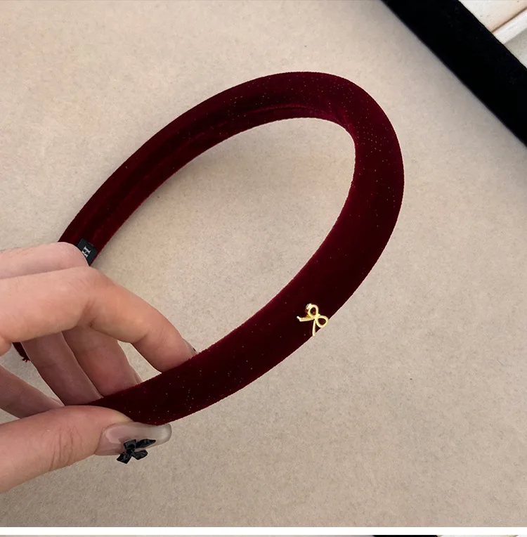 Korean autumn winter atmosphere headband women's 2024 new high cranial top velvet headband high sense retro hair accessories