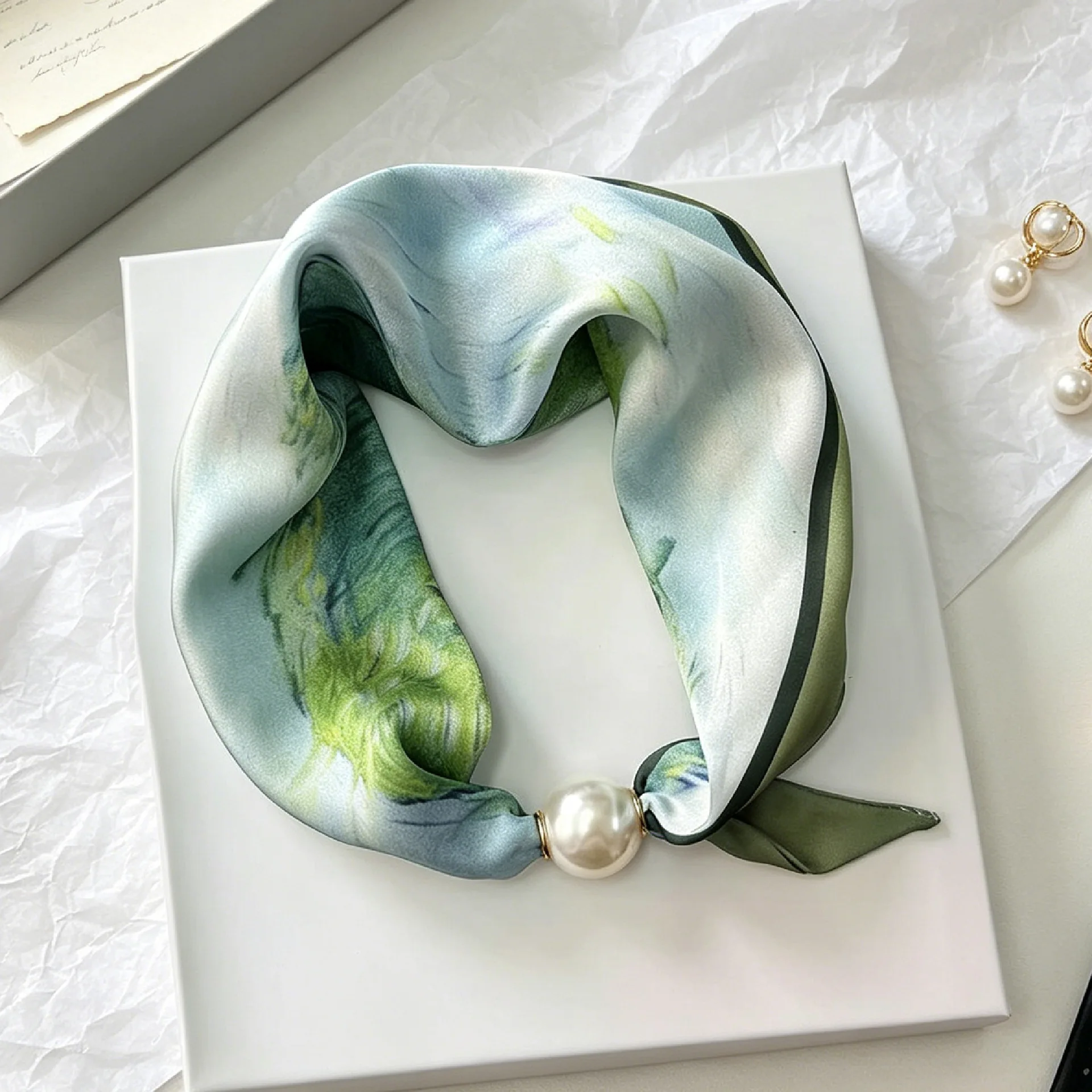 Elegant Chic Pearl Stripe Scarfs Women Fashion Convenient Magnetic Buckle Scarf Pearl Tail Artistic Accessory Neck Wrap Scarves