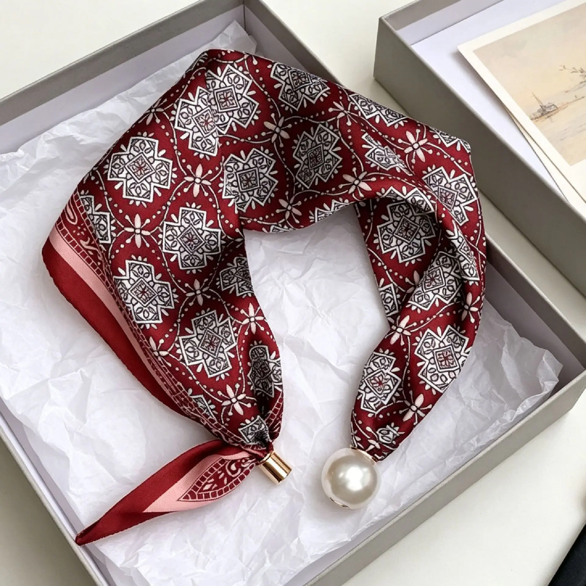 Elegant Chic Pearl Stripe Scarfs Women Fashion Convenient Magnetic Buckle Scarf Pearl Tail Artistic Accessory Neck Wrap Scarves