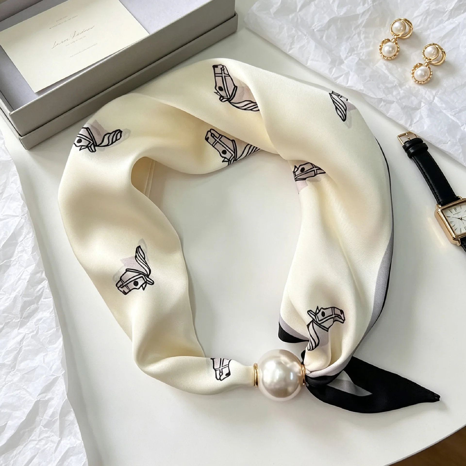 Elegant Chic Pearl Stripe Scarfs Women Fashion Convenient Magnetic Buckle Scarf Pearl Tail Artistic Accessory Neck Wrap Scarves
