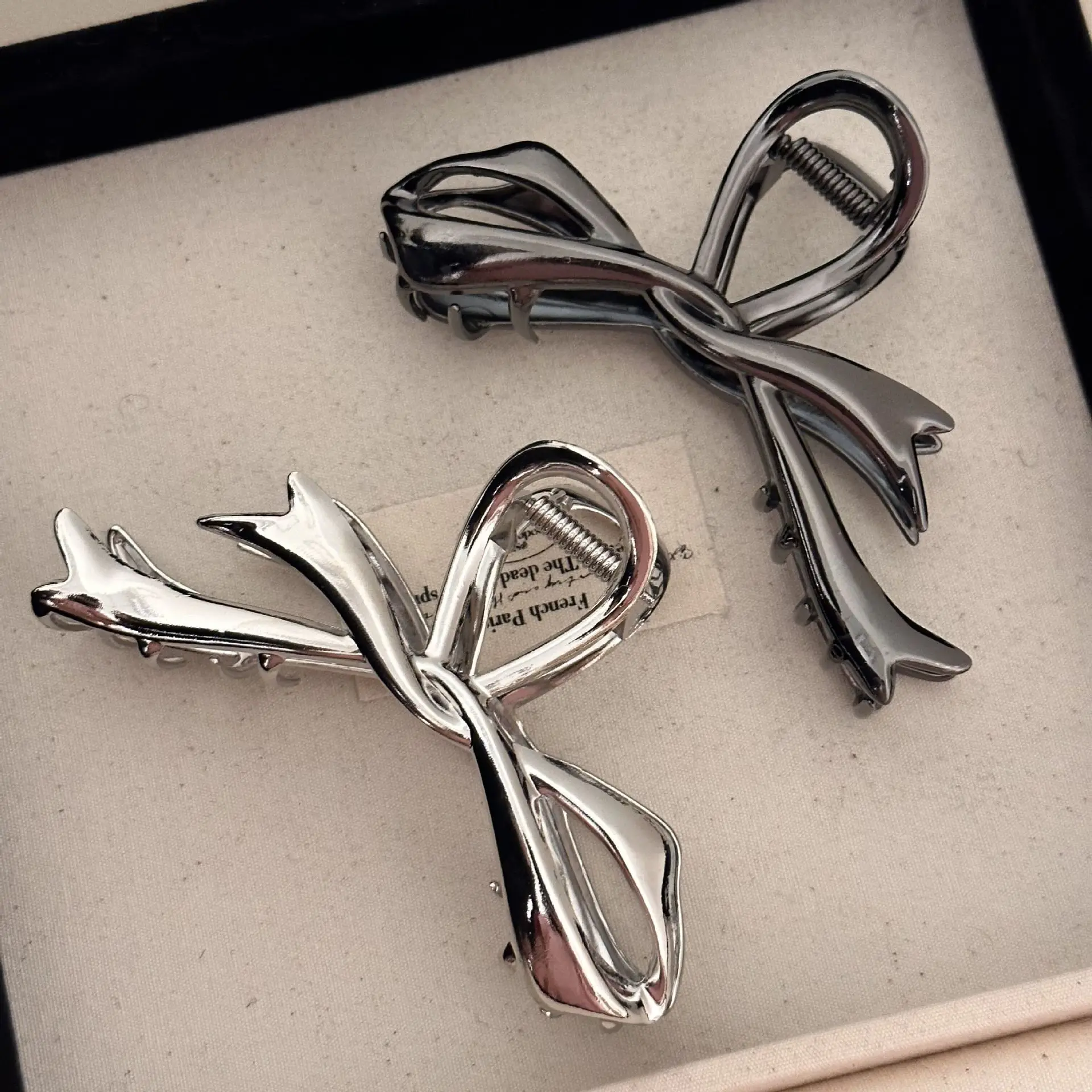 Metal Hair Clip Fashion Barrettes Korean Geometric Black Bow knot Hair Claw for Women Thick Thin Accessories Bath Crab Clamp