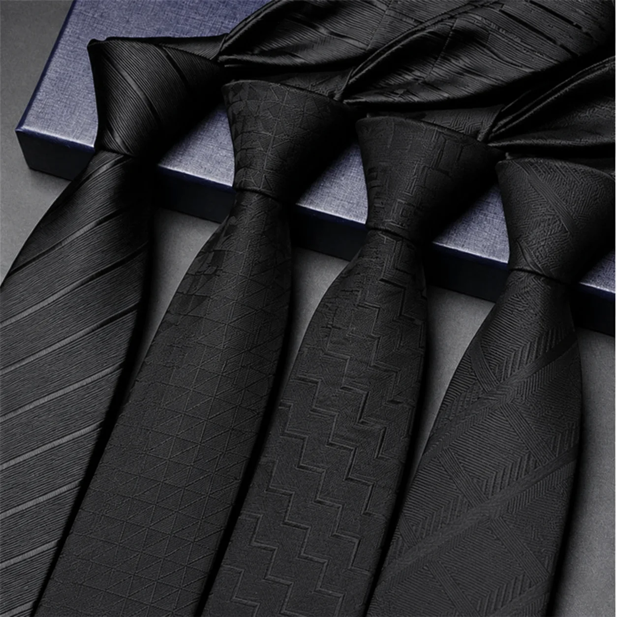 Men's Hand-Tied Narrow Tie 7.5cm (2.95inch) Polyester Black Dark Pattern Wavy Plaid Geometric Stripe Business Formal Wedding Suit Accessories