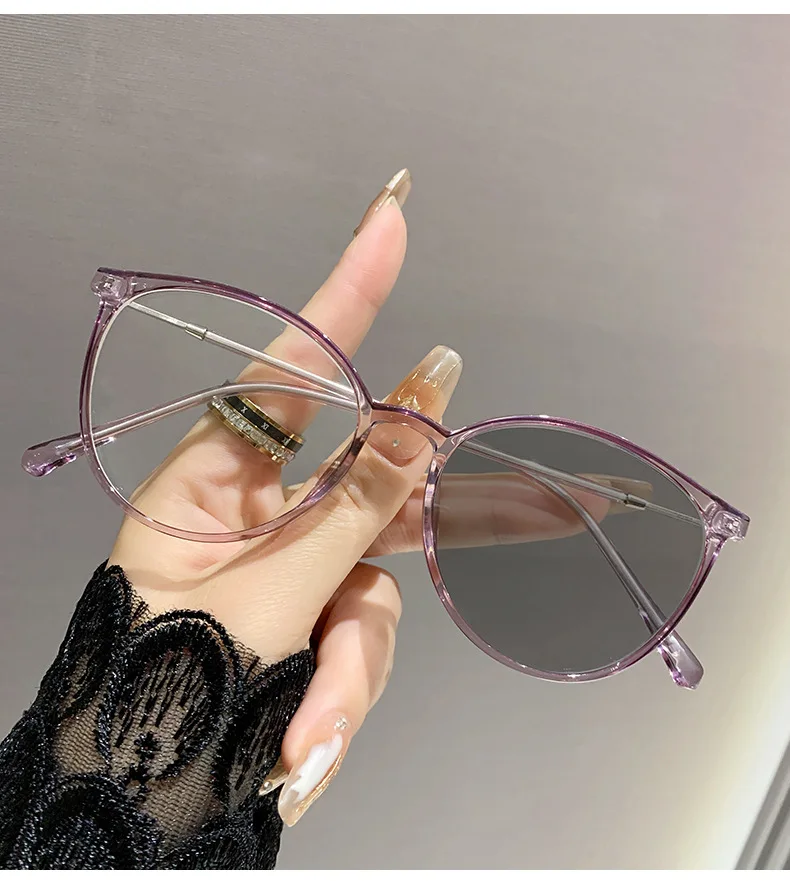 Photosensitive Color-changing Nearsighted Glasses With Anti-blue Light Protection.8147